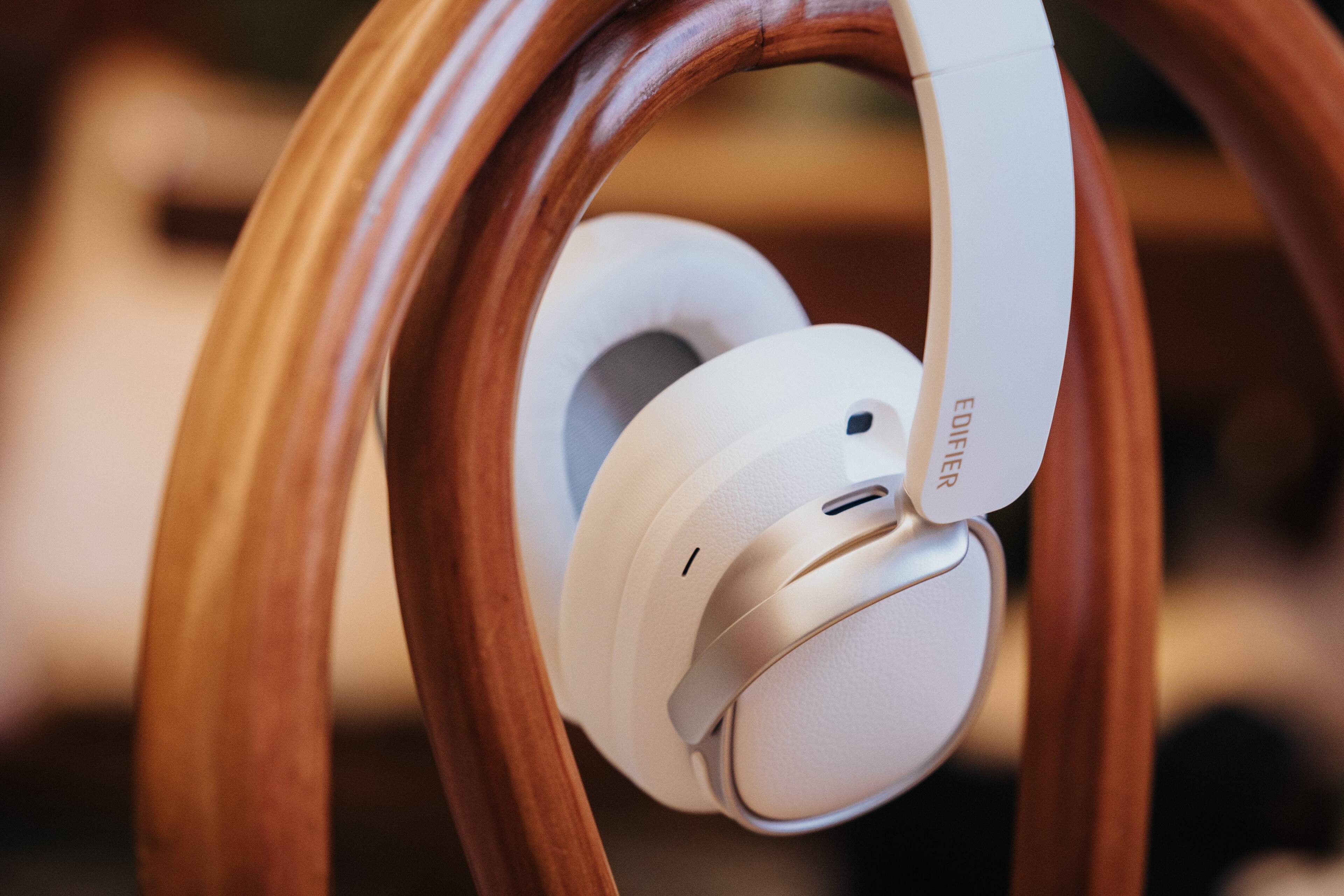 Alt View 7. Edifier - ES850NB Active Noise Cancelling Headphones - Ivory.