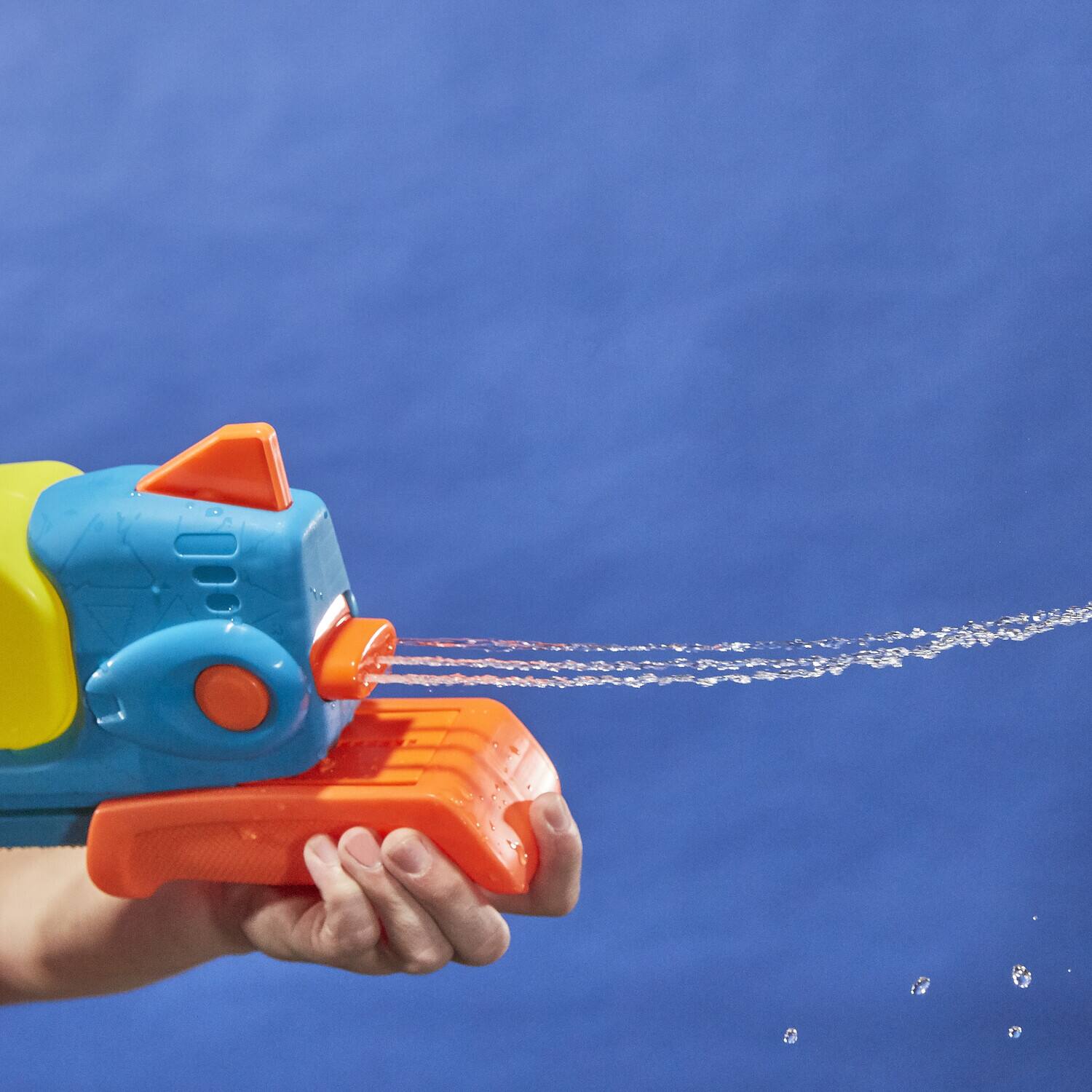 Alt View 4. Hasbro - Nerf - Super Soaker - Wave Spray Water Blaster   - COLLECTIBLES - Multicolor.
