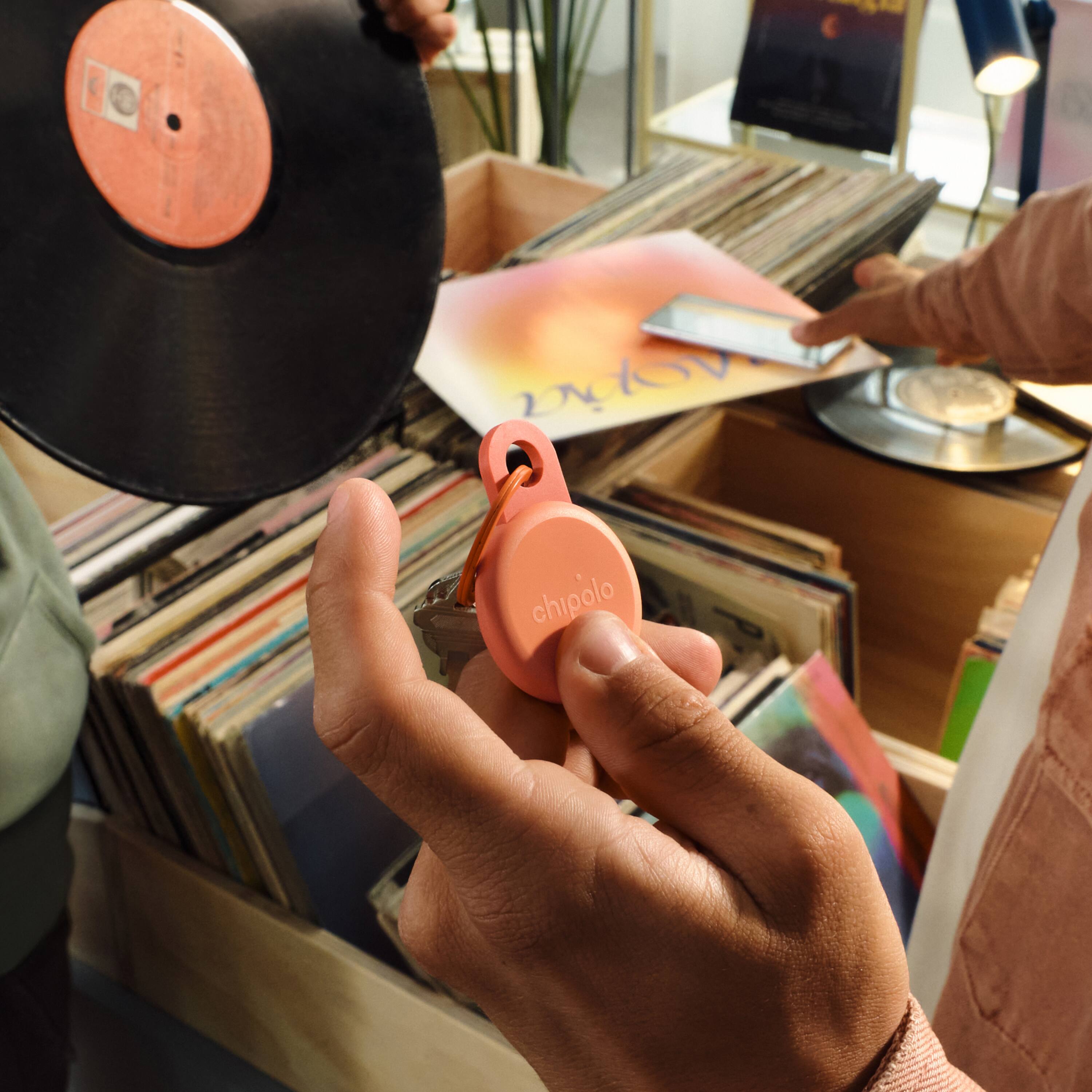 Alt View 4. Chipolo - LOOP - Rechargeable Bluetooth Tracker for Keys & Bags, Out of Range Alerts, Apple Find My & Android Find Hub Compatible - Coral.