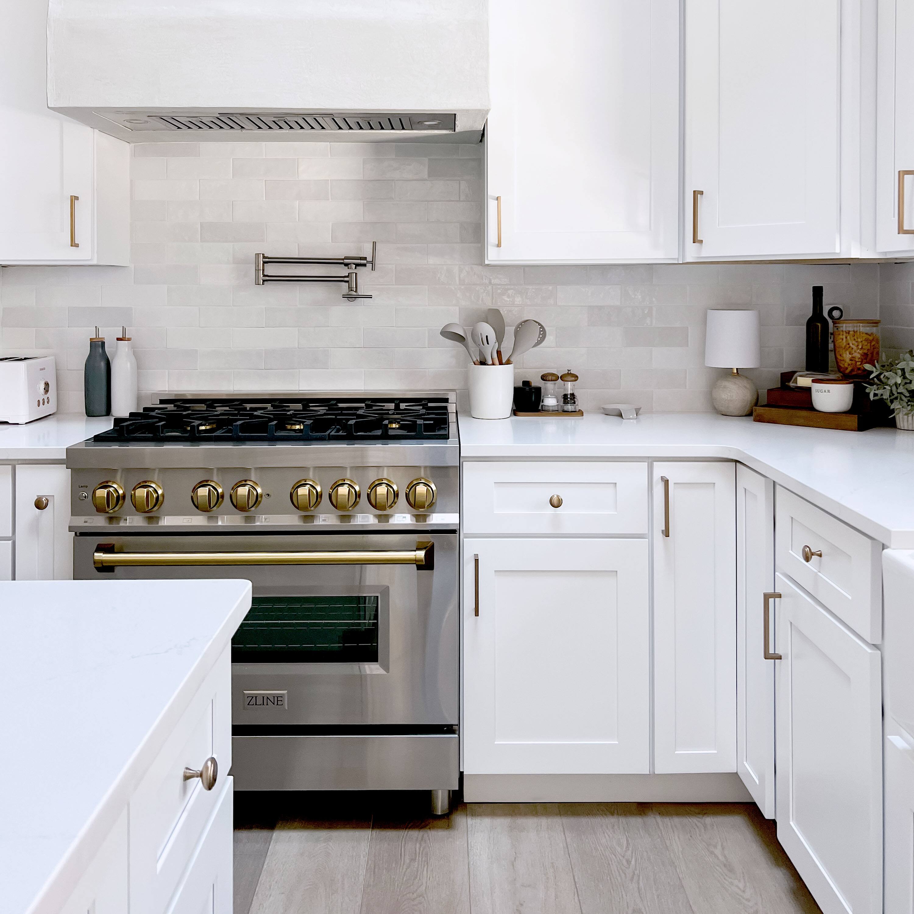 Alt View 20. ZLINE - Autograph 36 in. 4.6 cu. ft. Legacy Freestanding Dual Fuel Range with  6 Burners & Convection Oven w/ Bronze Accents - Stainless Steel/Champagne Bronze Accents.