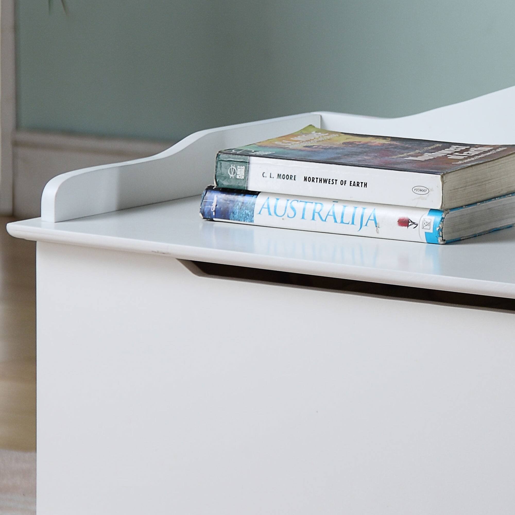 C. L. Moore  
NORTHWEST OF EARTH  

AUSTRALIA