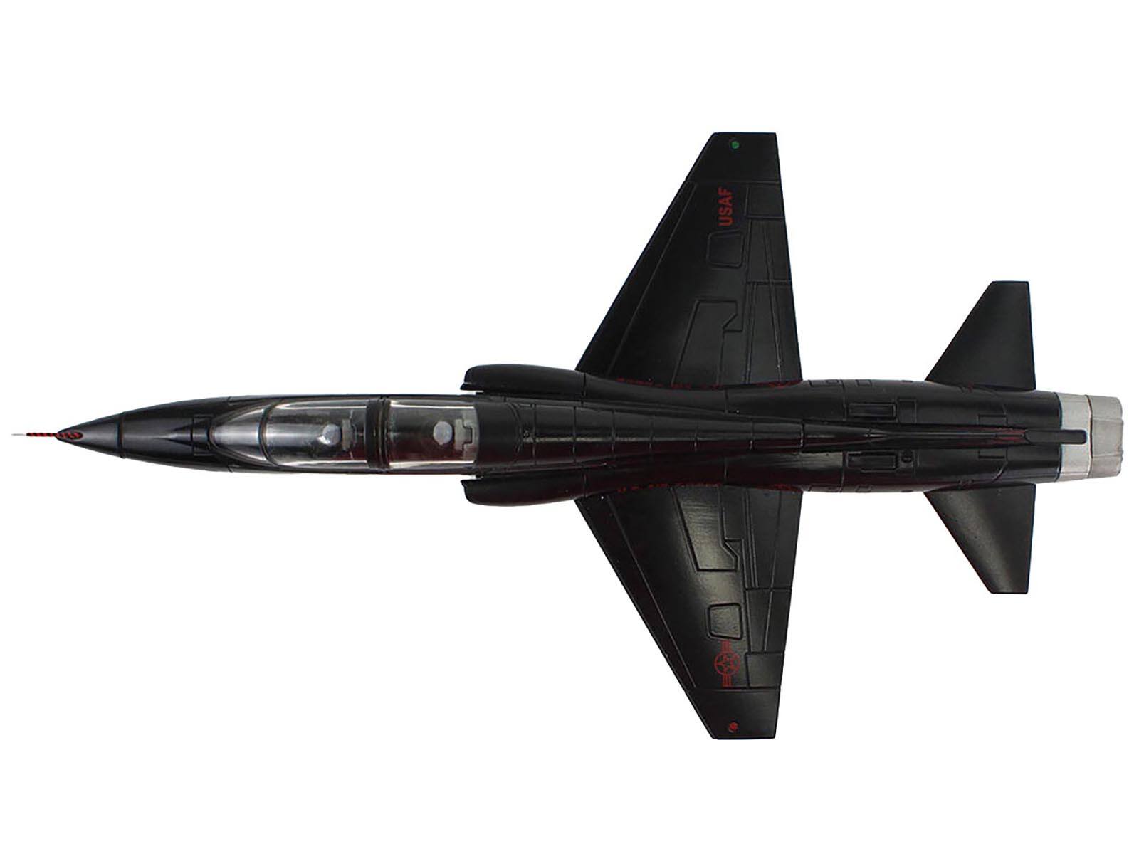 Left. Hobby Master - Northrop T-38A Talon 65-10342 1st Recon Squadron 9th Recon Wing Beale AFB 2006 United States Air Force Air Power 1/72 - Black.