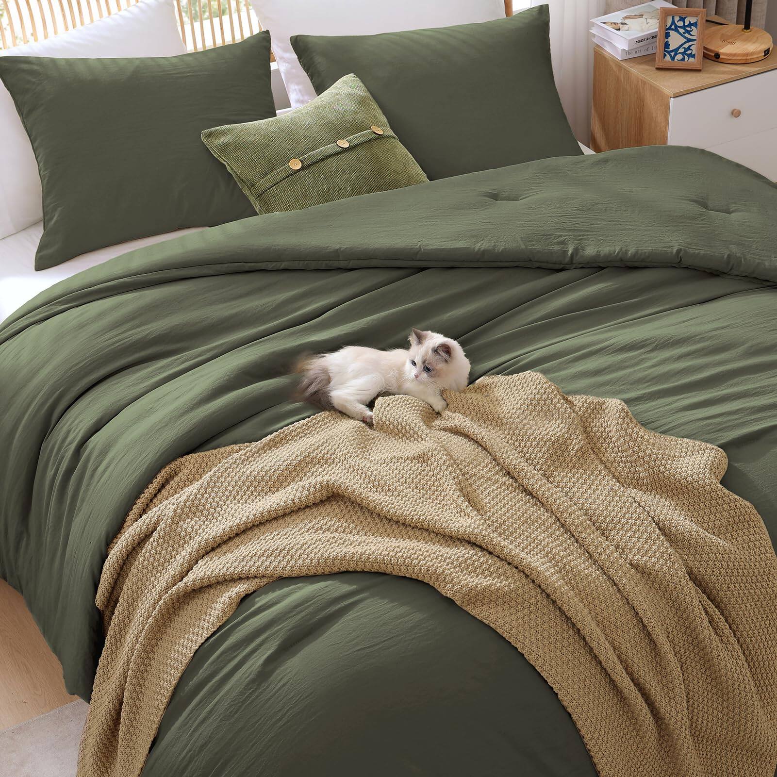 Angle. Dazzed Corner - Queen Comforter Set - 3 Pieces Comforter Prewashed Soft Lightweight for All Seasons - Olive Green.