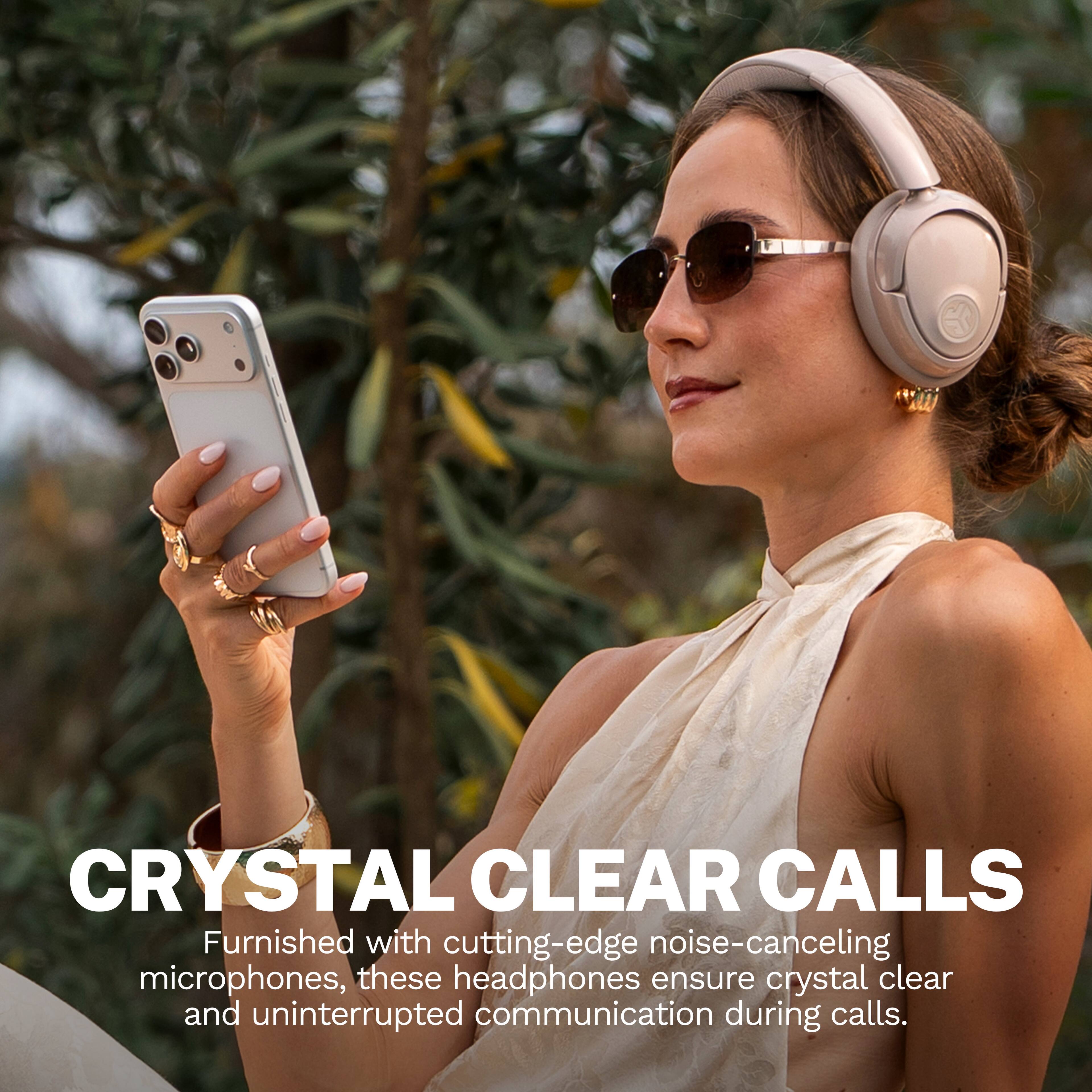 CRYSTAL CLEAR CALLS  
Furnished with cutting-edge noise-canceling microphones, these headphones ensure crystal clear and uninterrupted communication during calls.