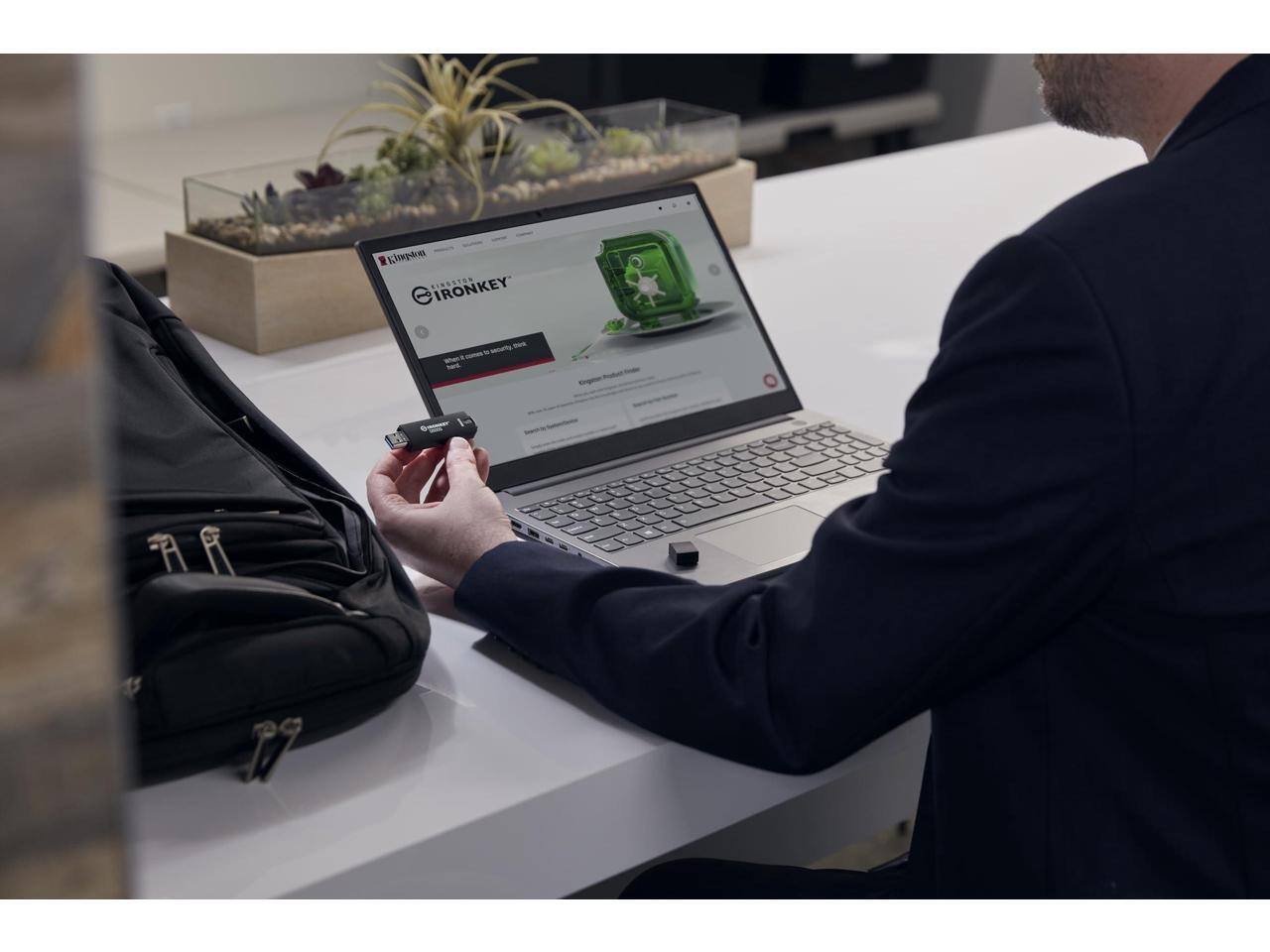 Khapaoe IRONKEY CINGETON MA