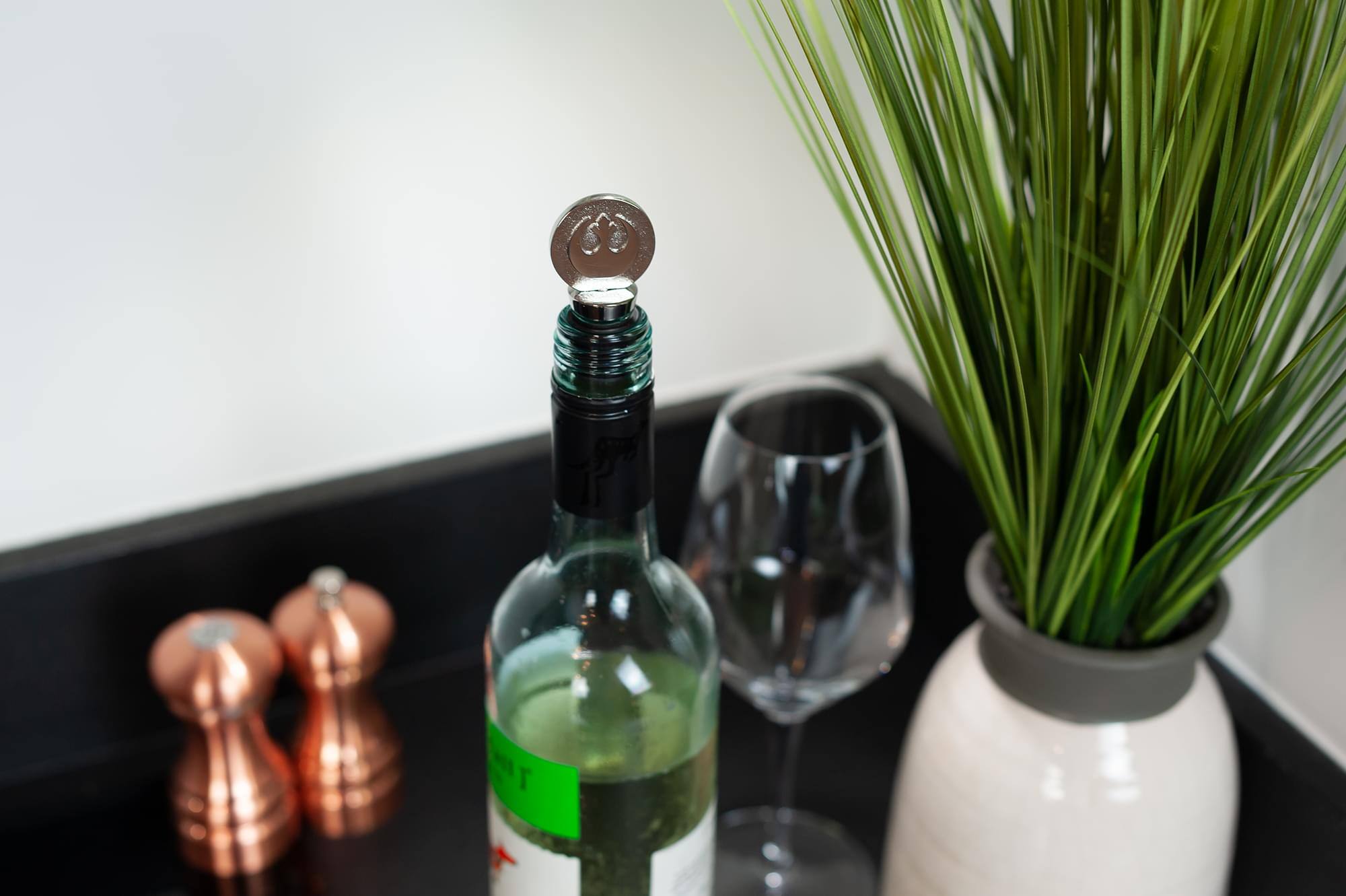 Alt View 4. Star Wars - Star Wars The Last Jedi Metal Bottle Stopper - Rebel Symbol - Silver.