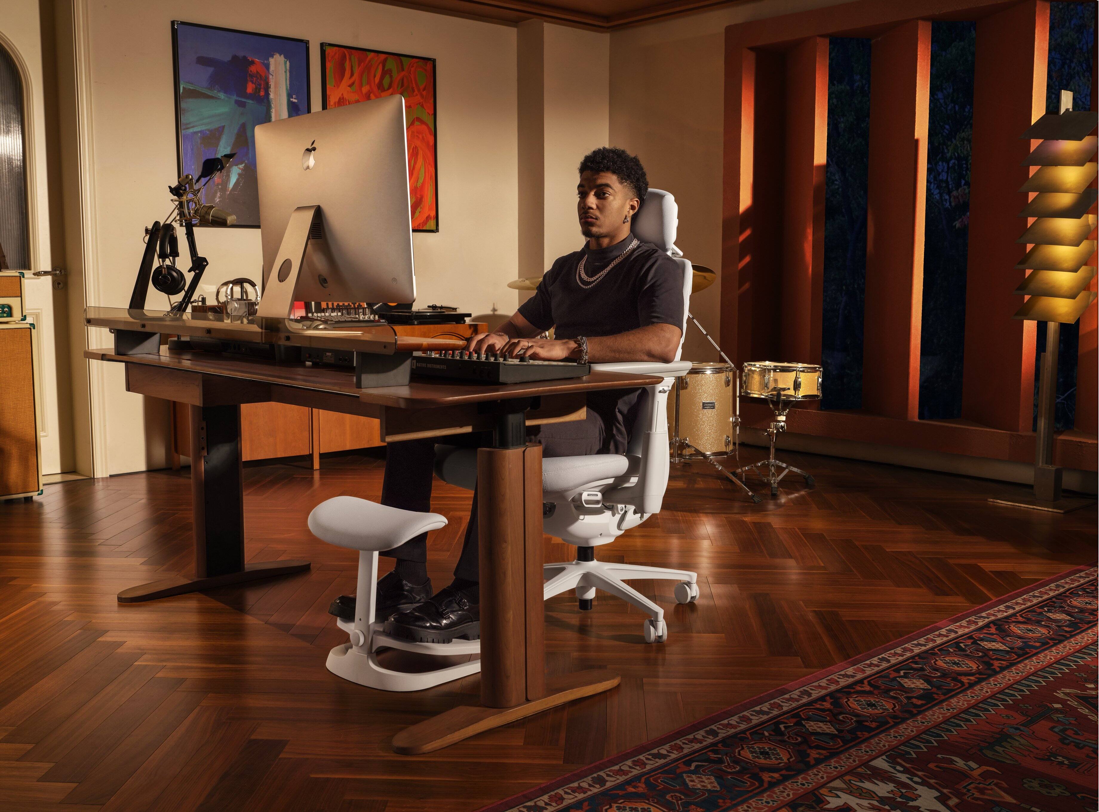 Left. LiberNovo - Maxis Airflow Dynamic Ergonomic Chair - 52cm - Glacier.