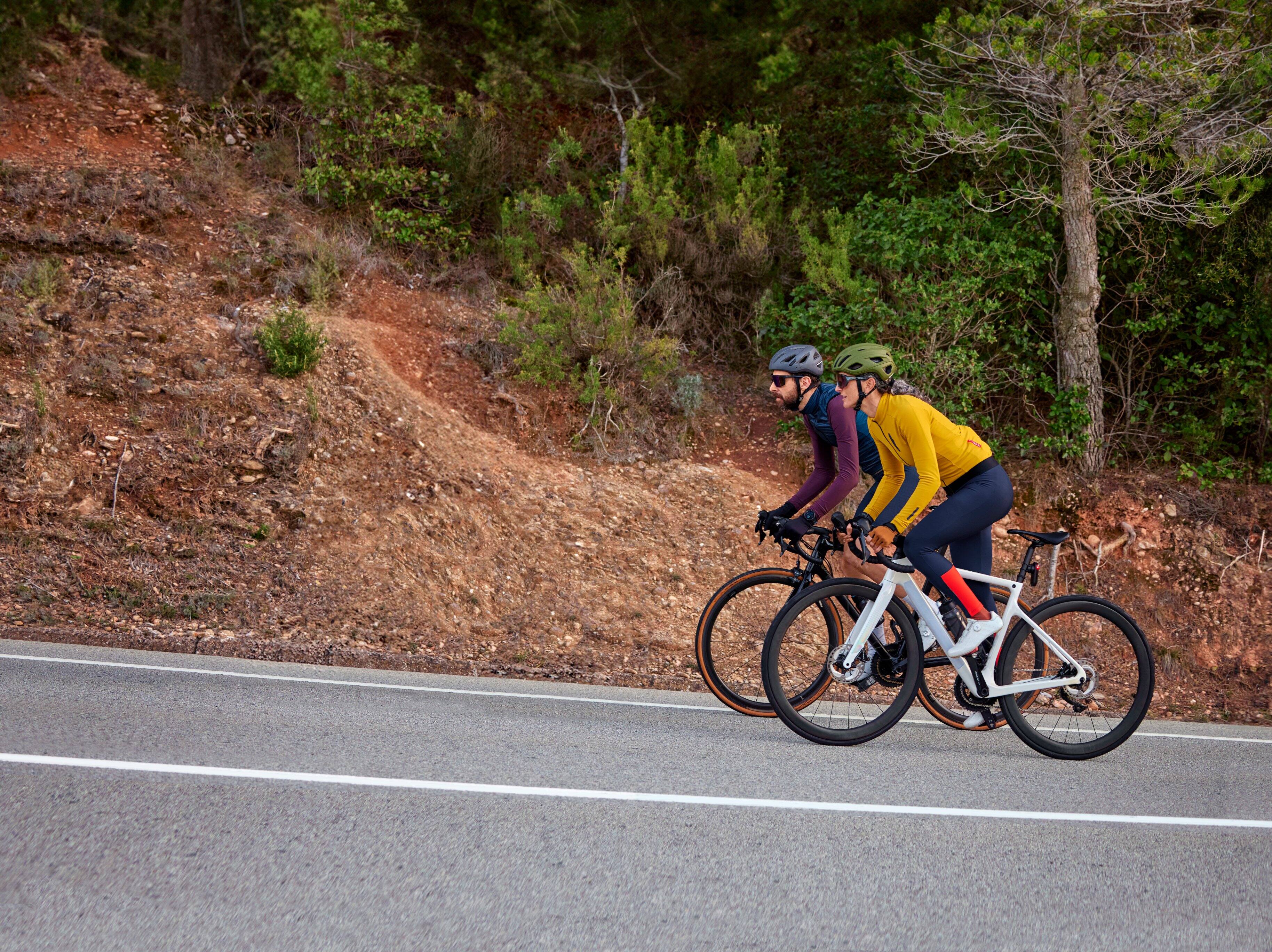 Alt View 5. Garmin - Edge 1050 3.5" GPS Bike Computer - Black.