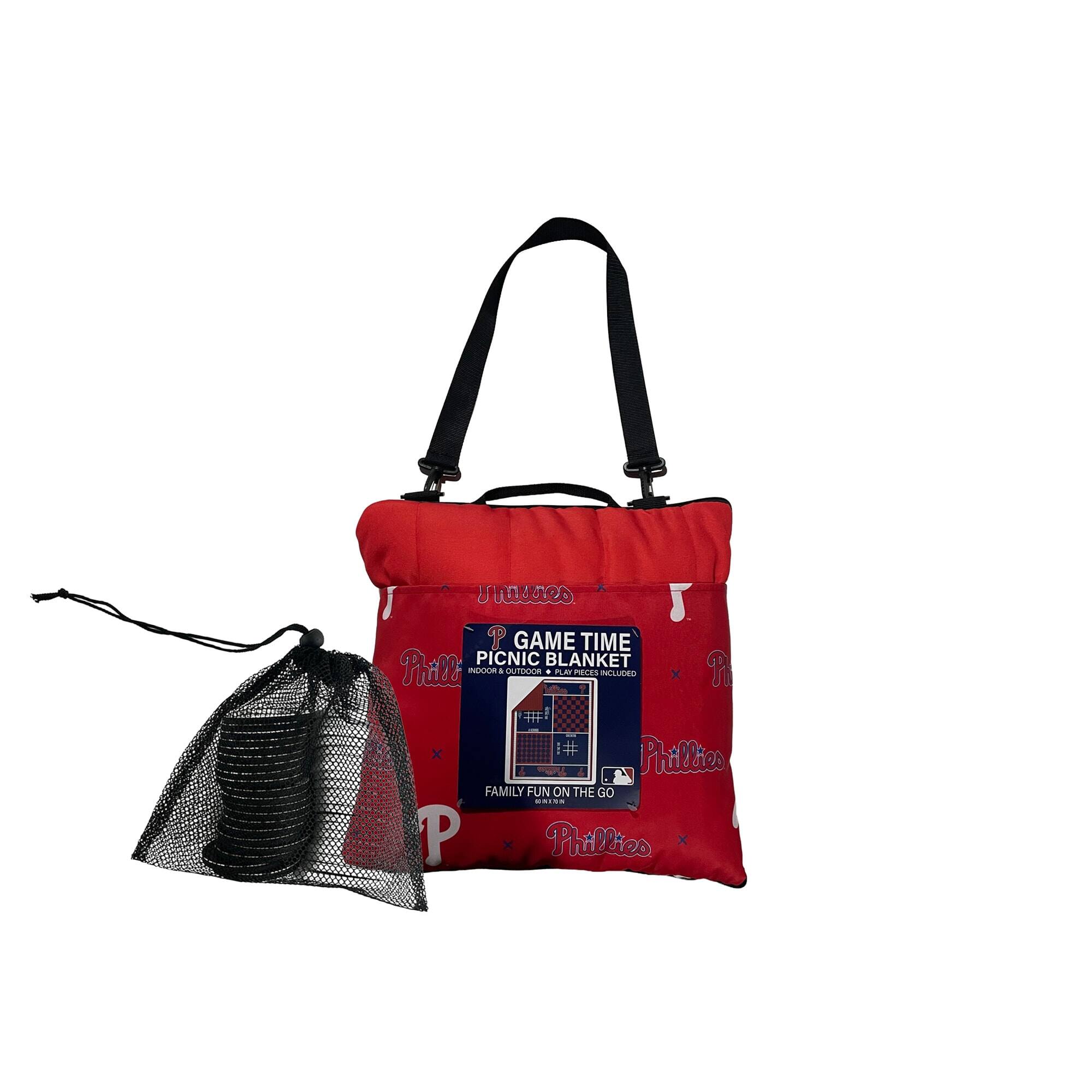 GAME TIME PICNIC BLANKET  
Phillies  
PICNIC BLANKET  
INDOOR & OUTDOOR  
PLAY PIECES INCLUDED  
FAMILY FUN ON THE GO  
Phillies