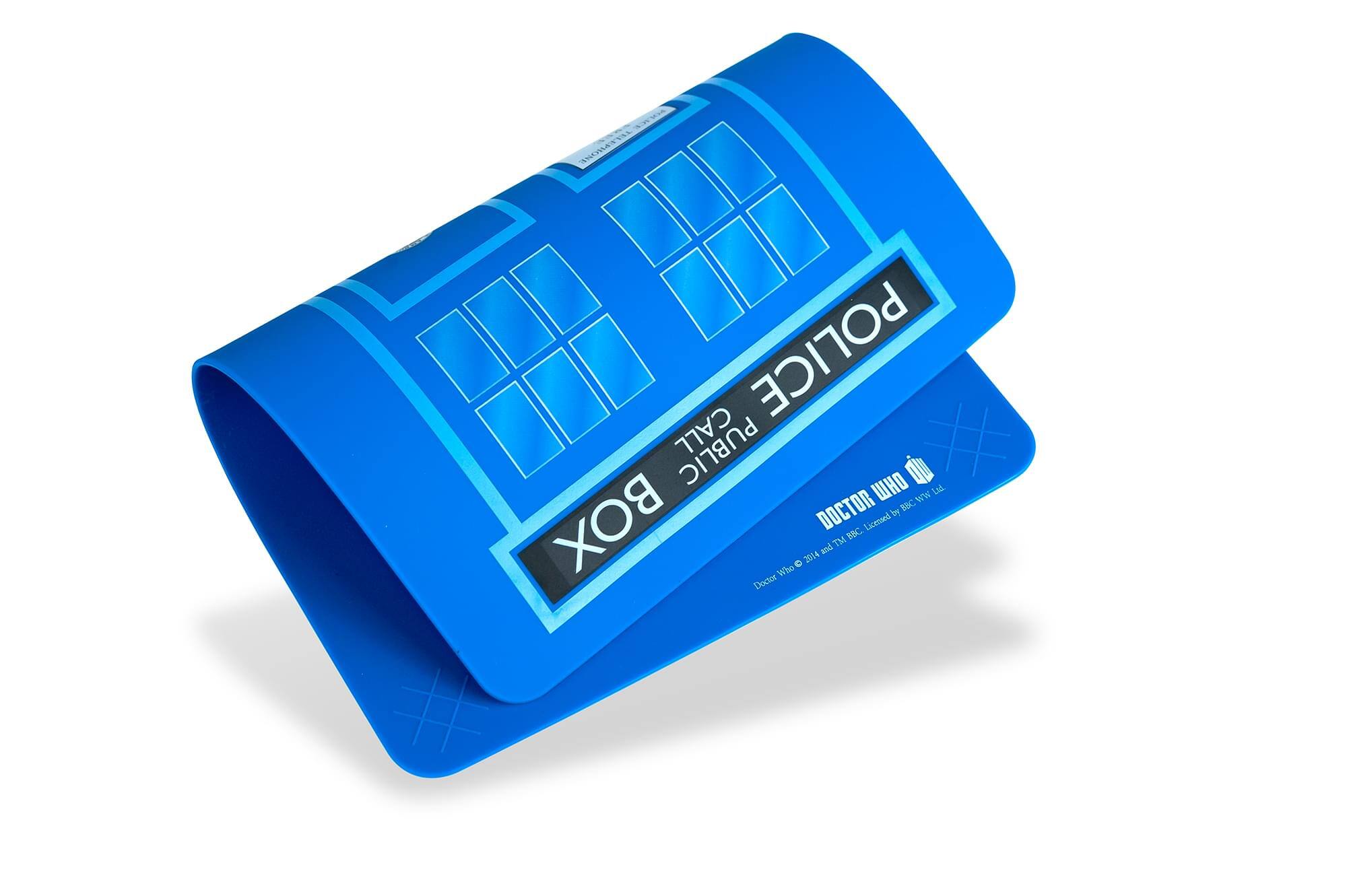 POLICE CALL BOX  
DOCTOR WHO  
BBC © 2014 TM PAC  
Licensed by MAC BOX