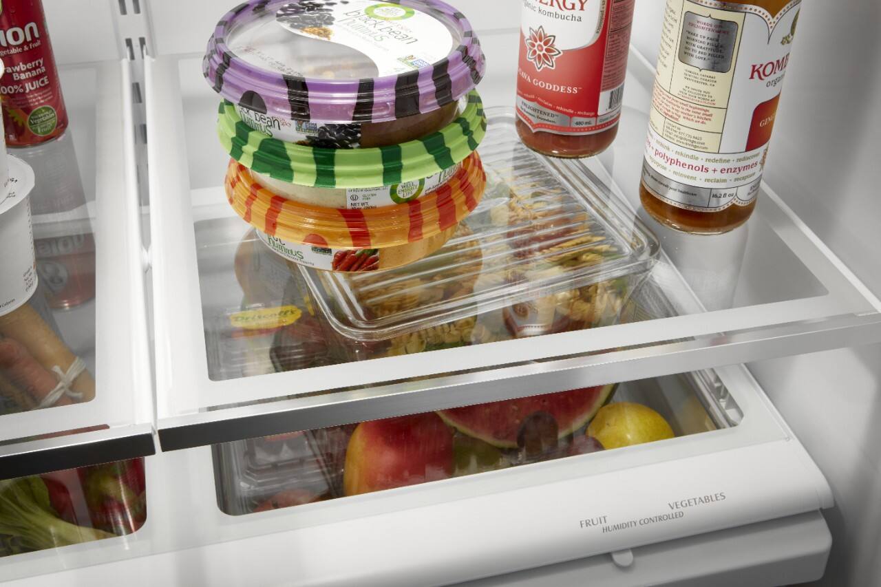 ON  
Vegetable & Fruit  
Strawberry Banana  
100% JUICE  

Kombucha  
HAWA GODDESS  
LIGHTENED  

KOMI  
Organic  
Polyphenols + enzymes  

Fruit  
Vegetables  
HUMIDITY CONTROLLED