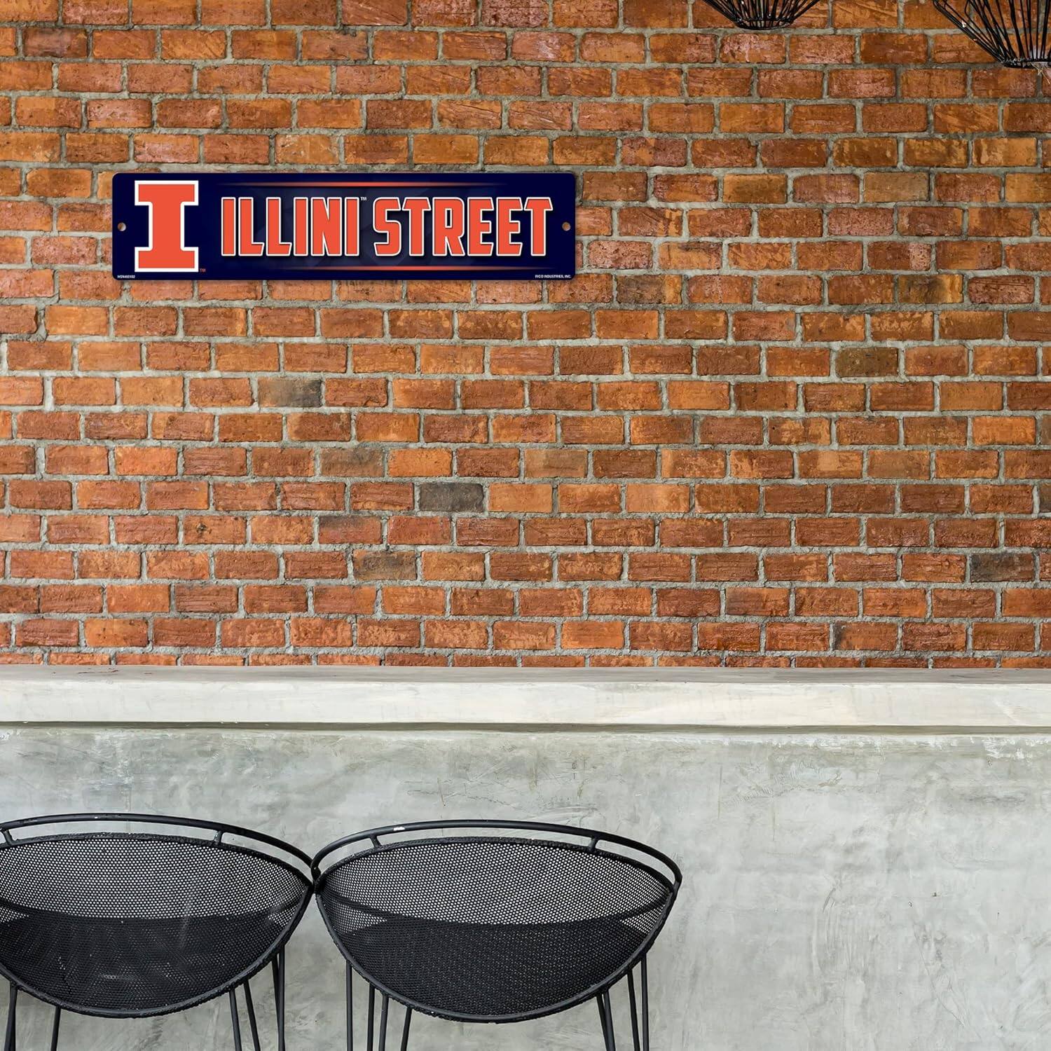 I ILLINI STREET