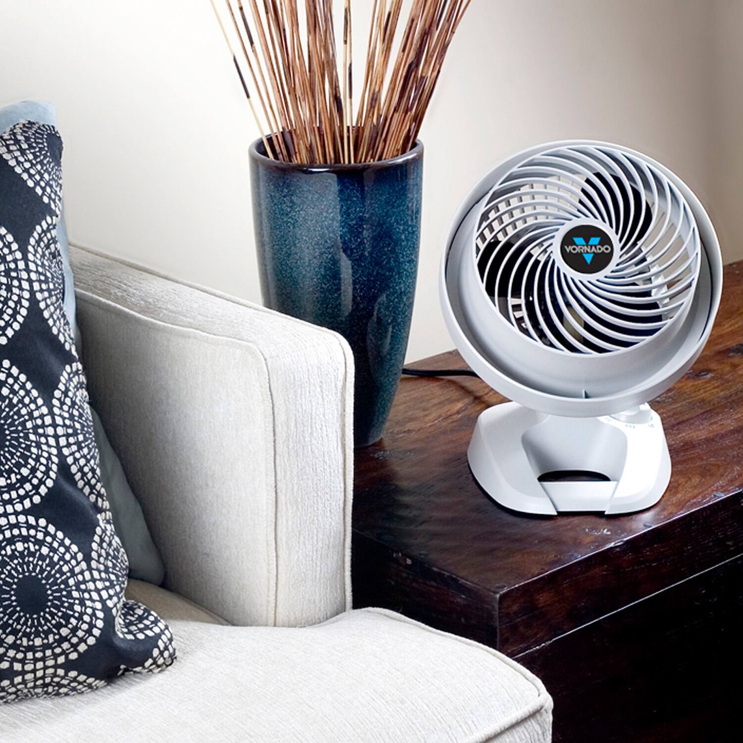 Angle Zoom. Vornado - 530 Compact Air Circulator Fan White - Linen.