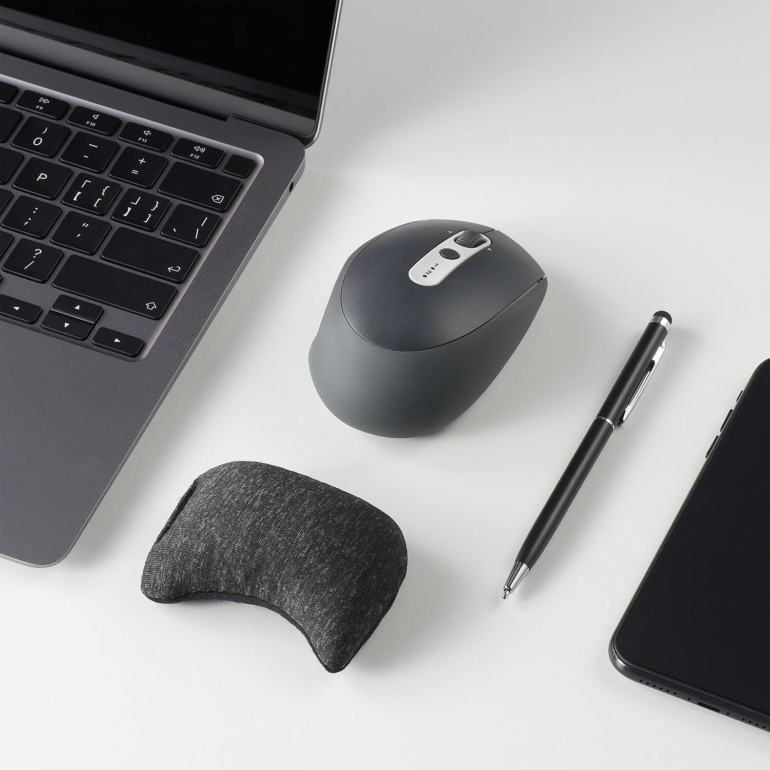 The text in the image is:

"DO a9 o P : ; ? / a TM - - { [ F . 5 IN de e12 + = J 2 J } 1 / & I 2 122 - A F & a"