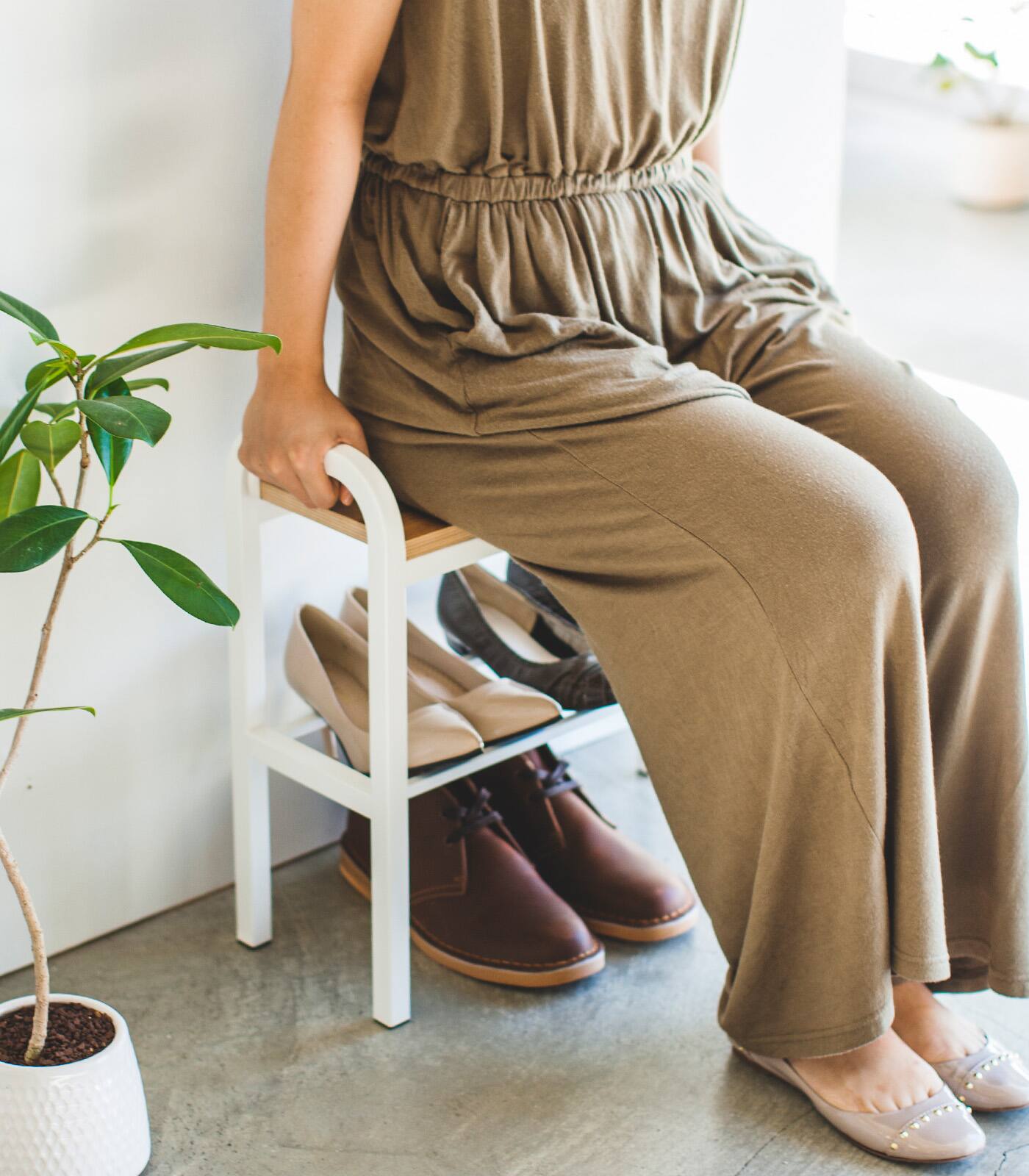 Angle. Yamazaki Home - Shoe Organizer & Bench (18" H)  - Steel + Wood - White.