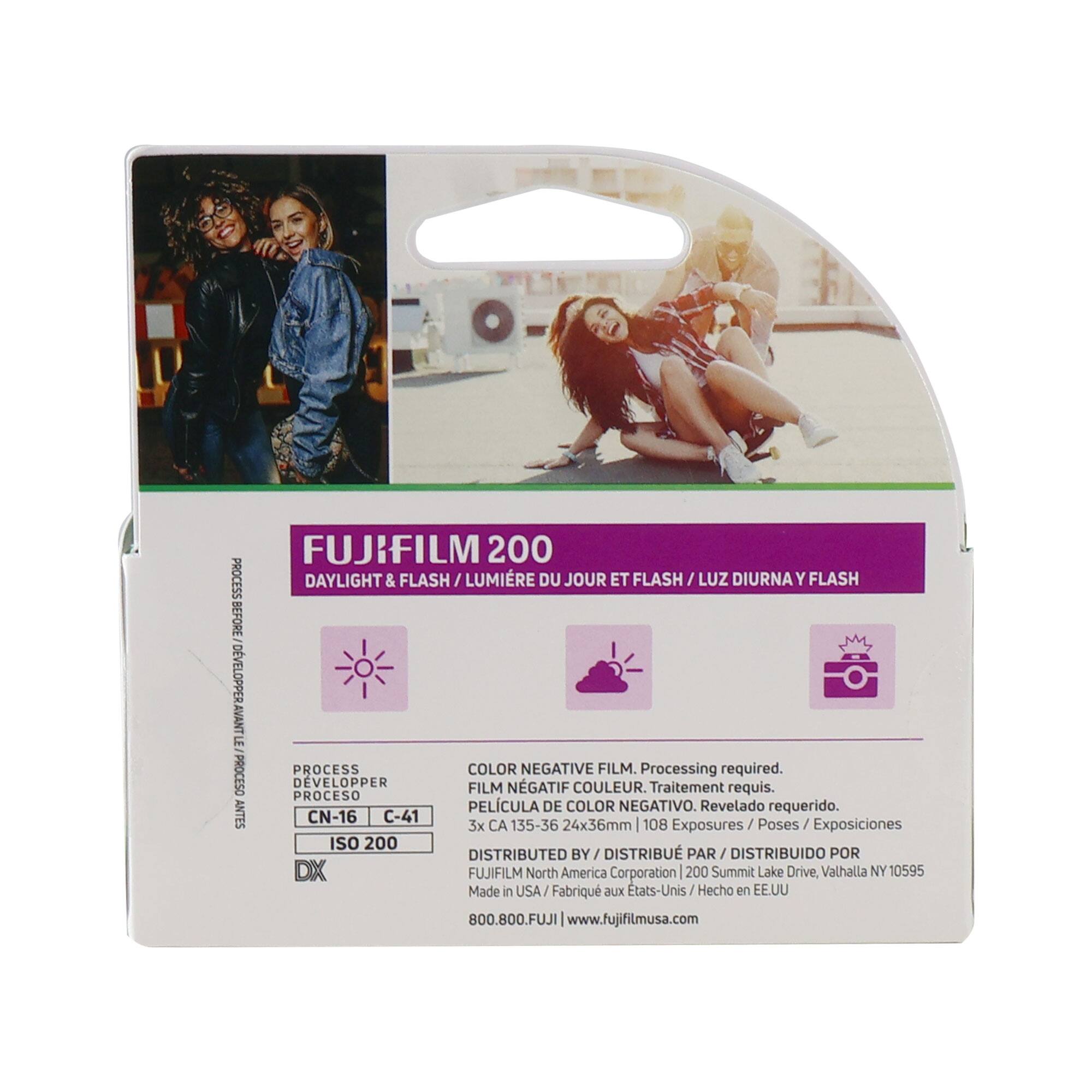 PROCESS BEFORE DEVELOPPER AVANT PROCESO ANTES FUJIFILM 200 DAYLIGHT & FLASH LUMIÈRE DU JOUR ET FLASH / LUZ DIURNA Y FLASH PROCESS COLOR NEGATIVE FILM. Processing required. DÉVELOPPER FILM NÉGATIF COULEUR. Traitement PROCESO requis. PELÍCULA DE COLOR NEGATIVO. Revelado requerido. CN-16 C-41 3x CA 135-36 24x36mm 108 Exposures Poses Exposiciones ISO 200 DISTRIBUTED BY / DISTRIBU DISTRIBUIDO POR DX FUJIFILM North America Corporation 200 Summit Lake Drive, Valhalla NY 10595 Made in USA / Fabriqu aux États-Unis Hecho en EE.UU 800.800.FUJI www.fujifilmusa.com