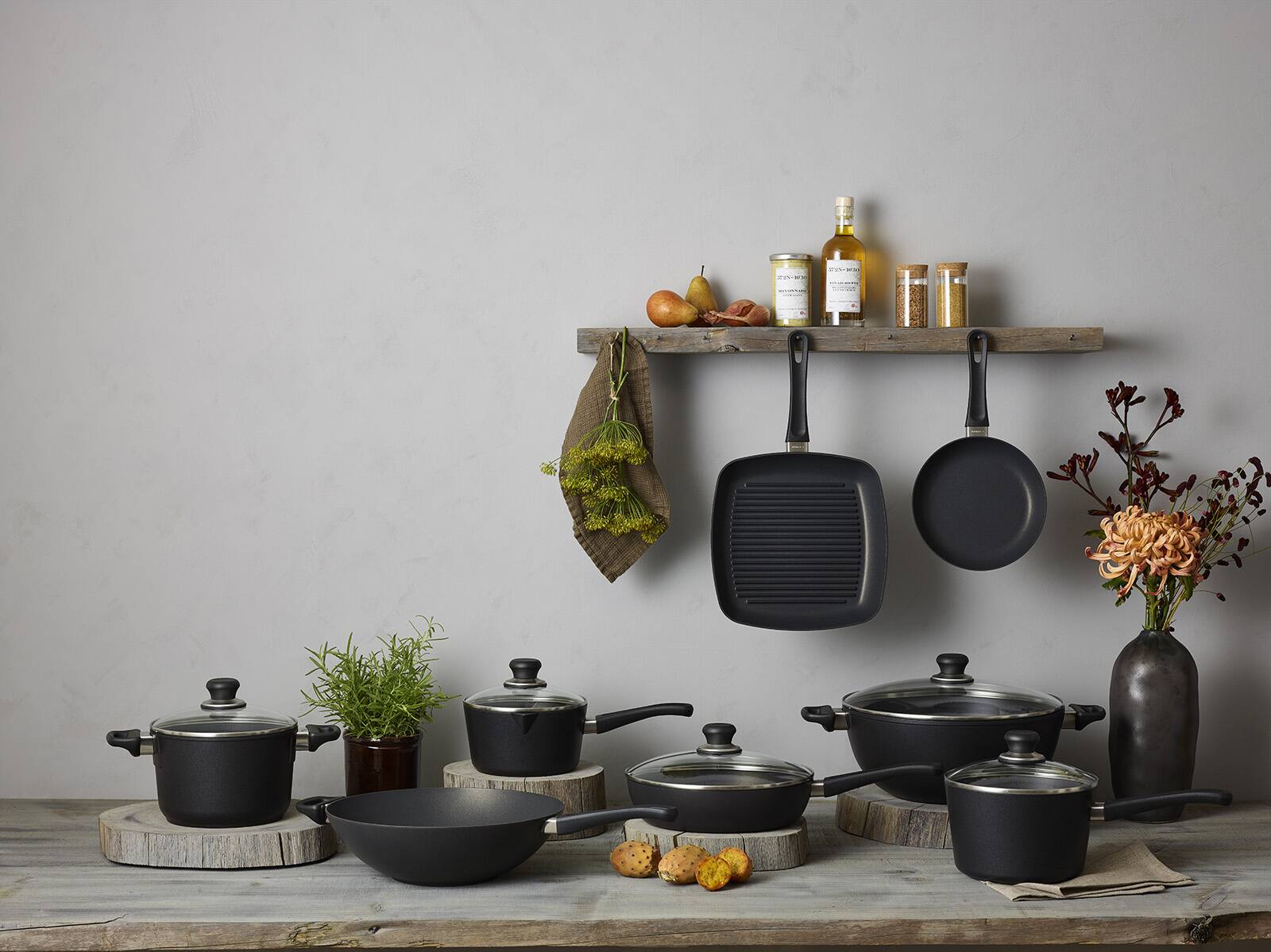 Alt View 1. Scanpan - Classic Induction 10 Piece Cookware Set - Black.