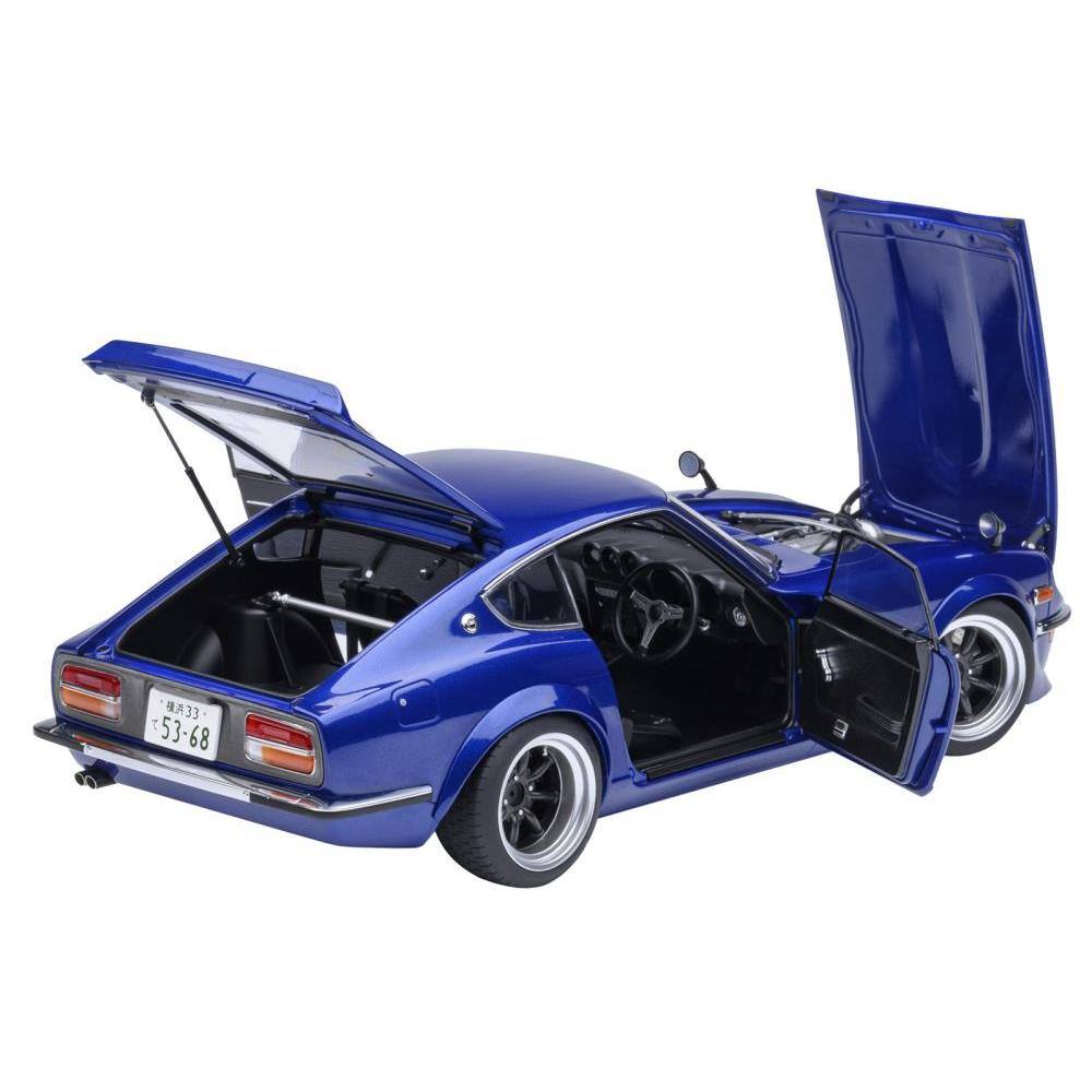 Angle. Autoart - Nissan Fairlady Z RHD (Right Hand Drive) "Akuma No Z" Blue Metallic "Wangan Midnight - Comic #1 Version" Manga 1/18 - Blue Metallic.