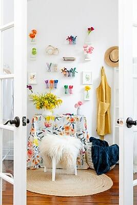 Alt View 2. Command - Assorted Hooks, 3 lb., White, 2-Small Hooks, 2-Medium Hooks, 2-Pairs (17081-2VPES) - White.