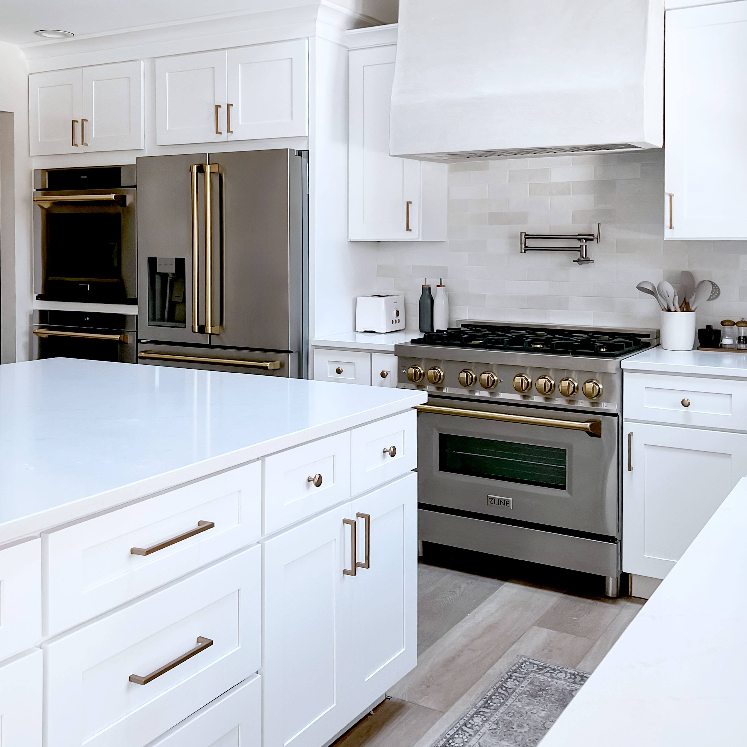 Alt View 19. ZLINE - Autograph 36 in. 4.6 cu. ft. Legacy Freestanding Dual Fuel Range with  6 Burners & Convection Oven w/ Bronze Accents - Stainless Steel/Champagne Bronze Accents.