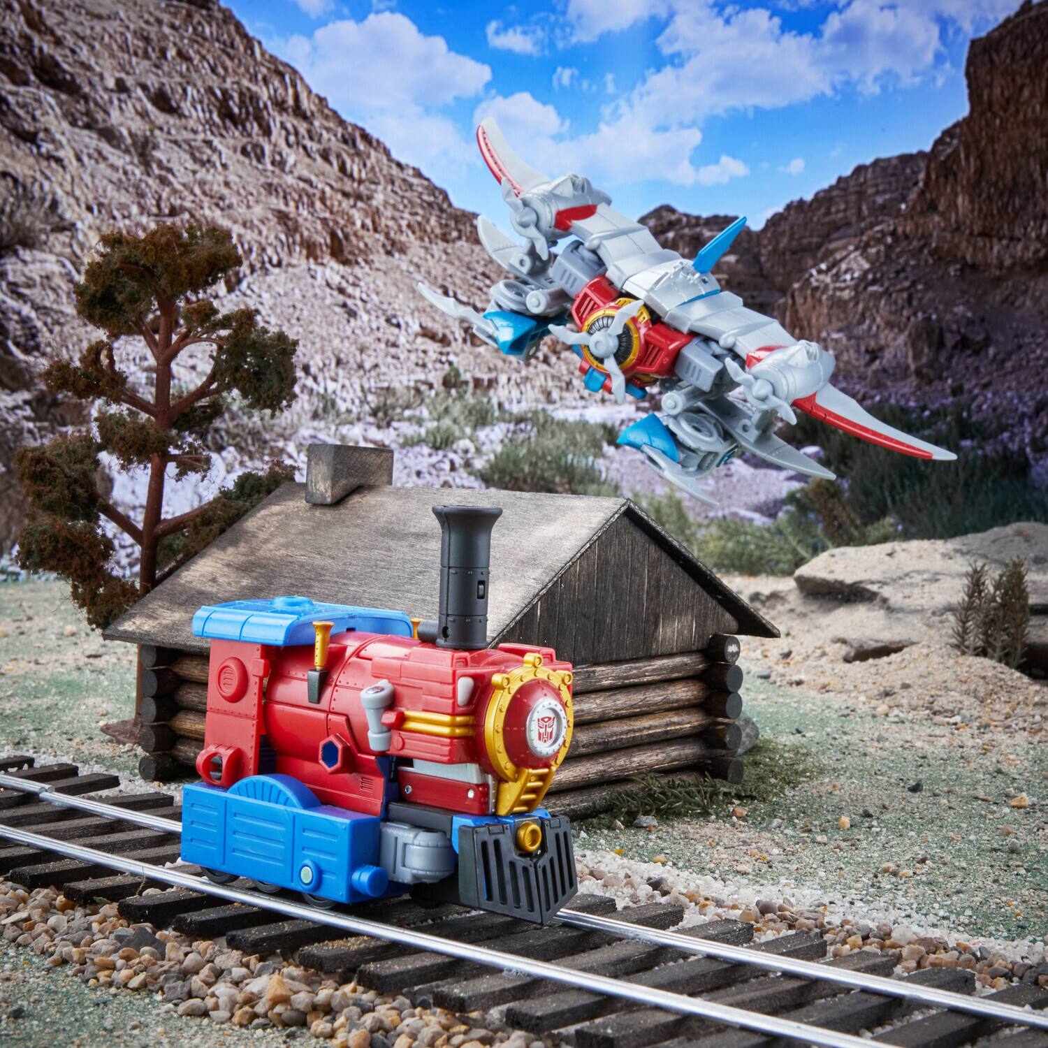 Alt View 3. Hasbro - Hasbro Collectibles - Transformers Timelines - Comic Edition Optimus Prime & Starscream Action - COLLECTIBLES - Multicolor.