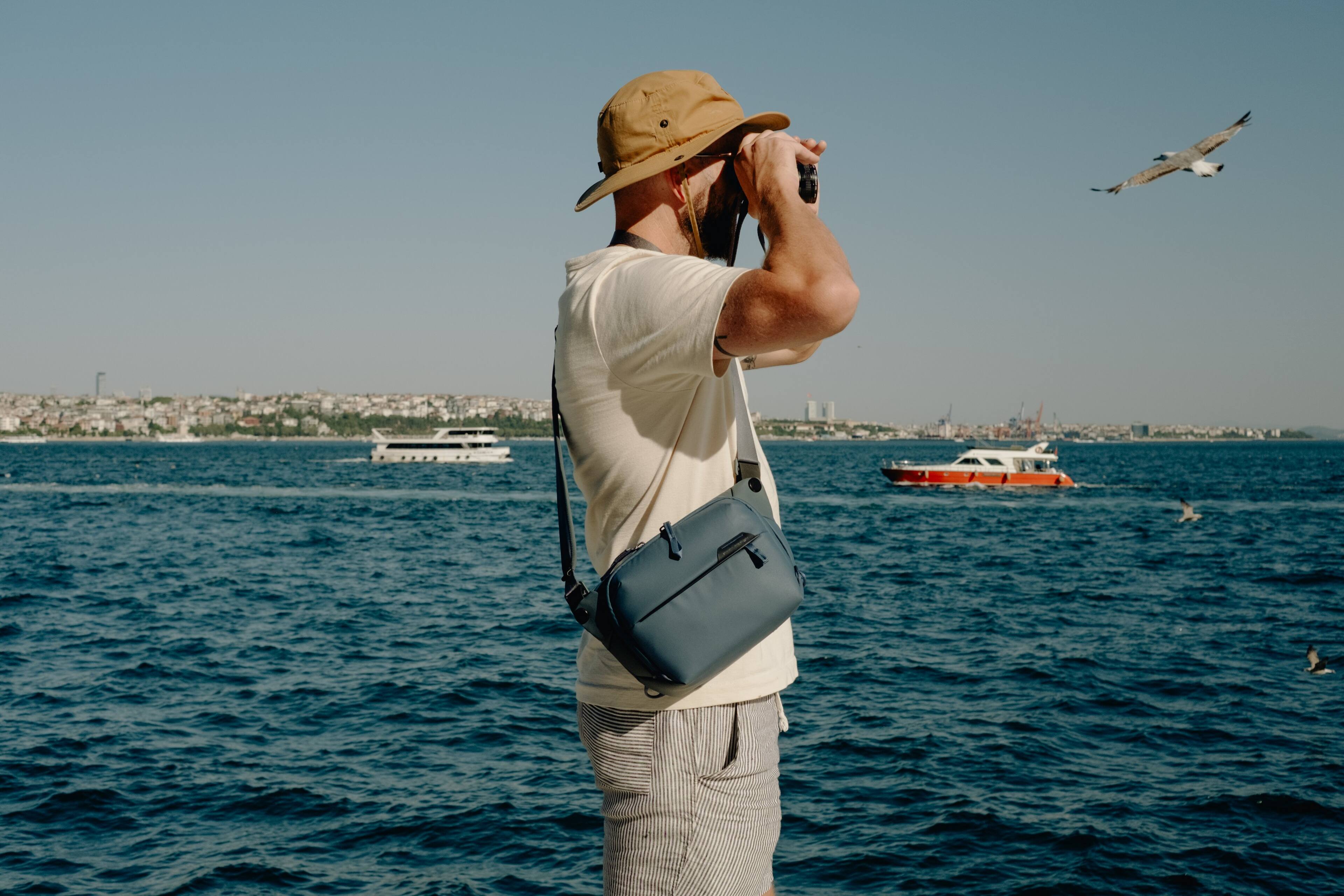 Left. Peak Design - Everyday Sling 3L - Ocean.
