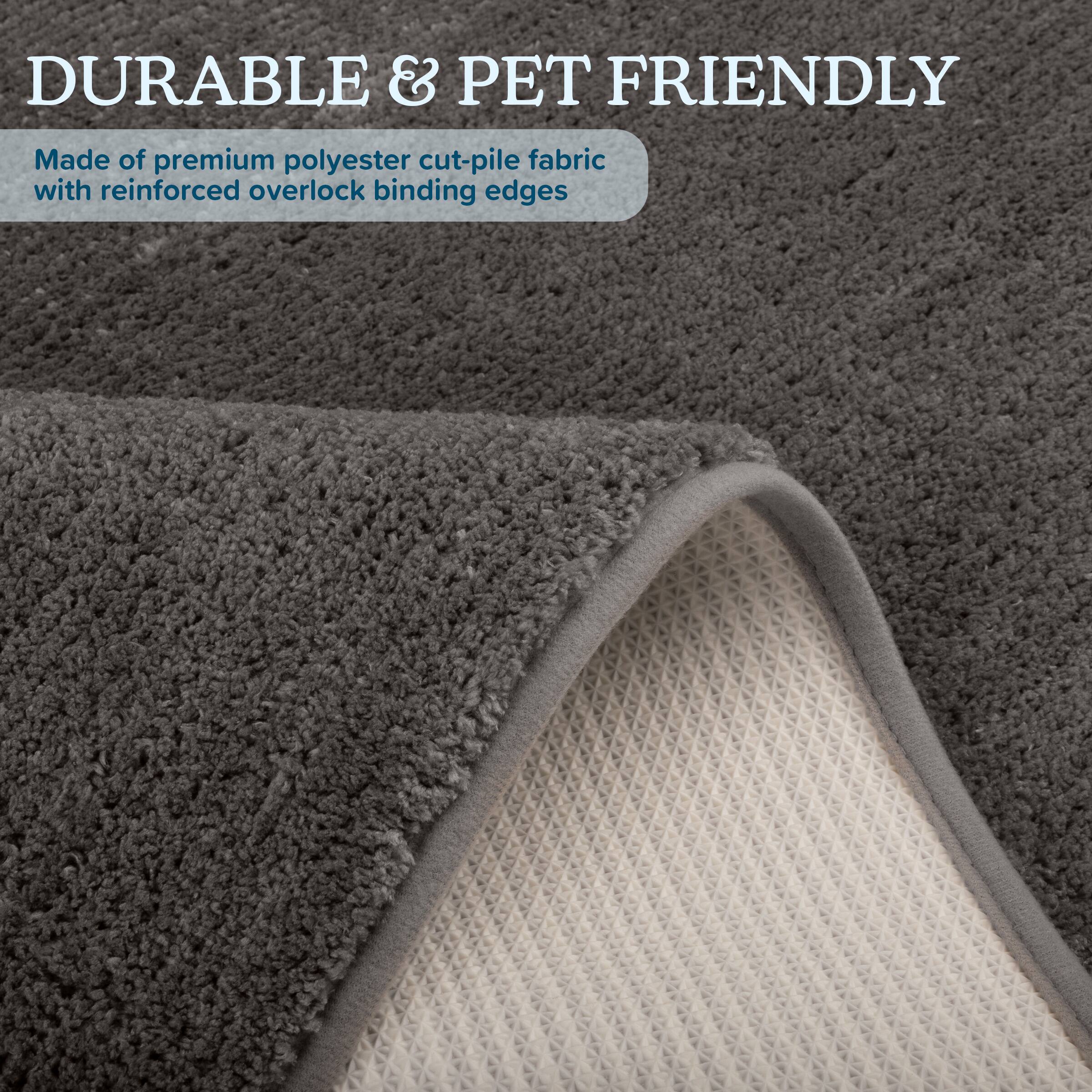 DURABLE & PET FRIENDLY

Made of premium polyester cut-pile fabric with reinforced overlock binding edges
