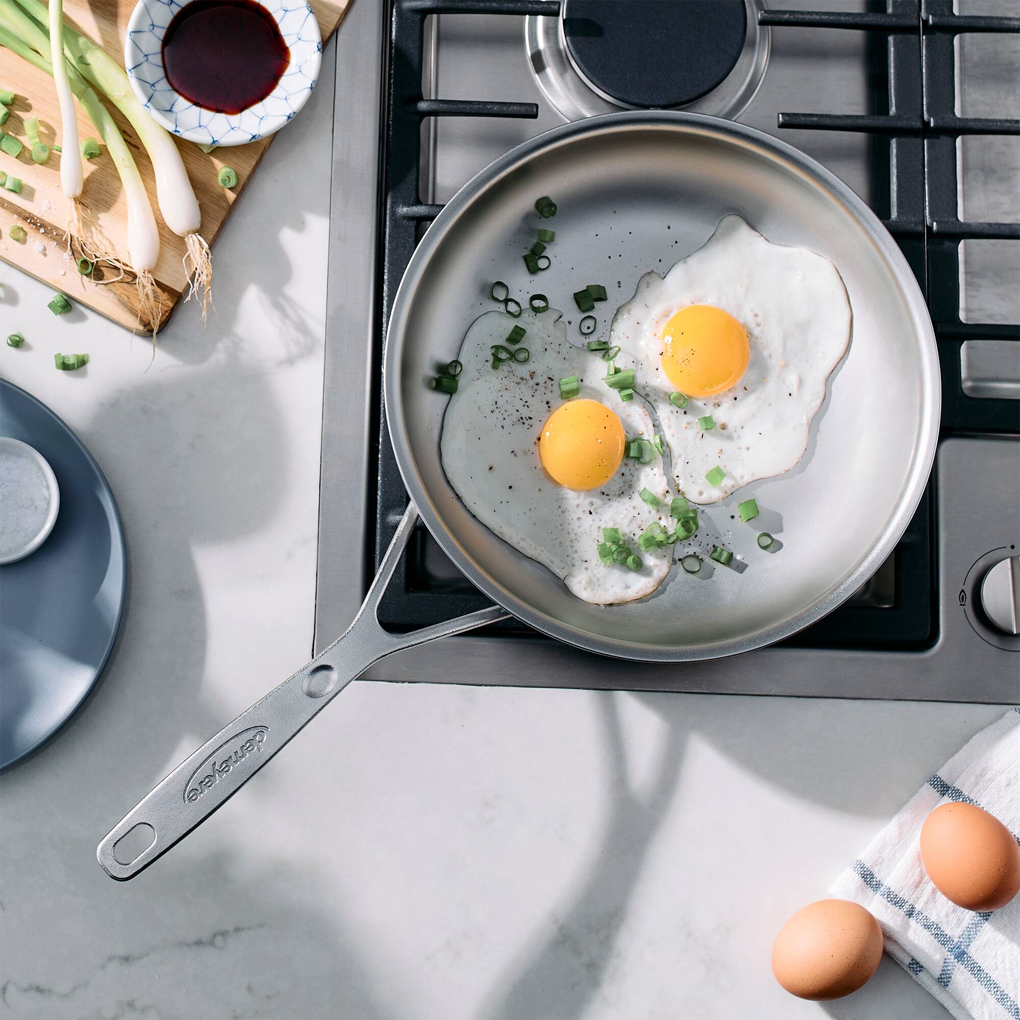 Alt View 1. Demeyere - Demeyere Industry 5 Nanotouch 9.5-inch fry pan - Stainless Steel.