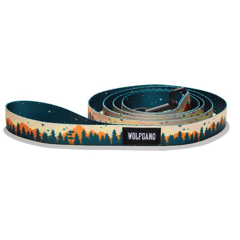 Angle. WOLFGANG PET - Wolfgang Multicolored OverLand Polyester Dog Leash Medium/Large - Multicolored.