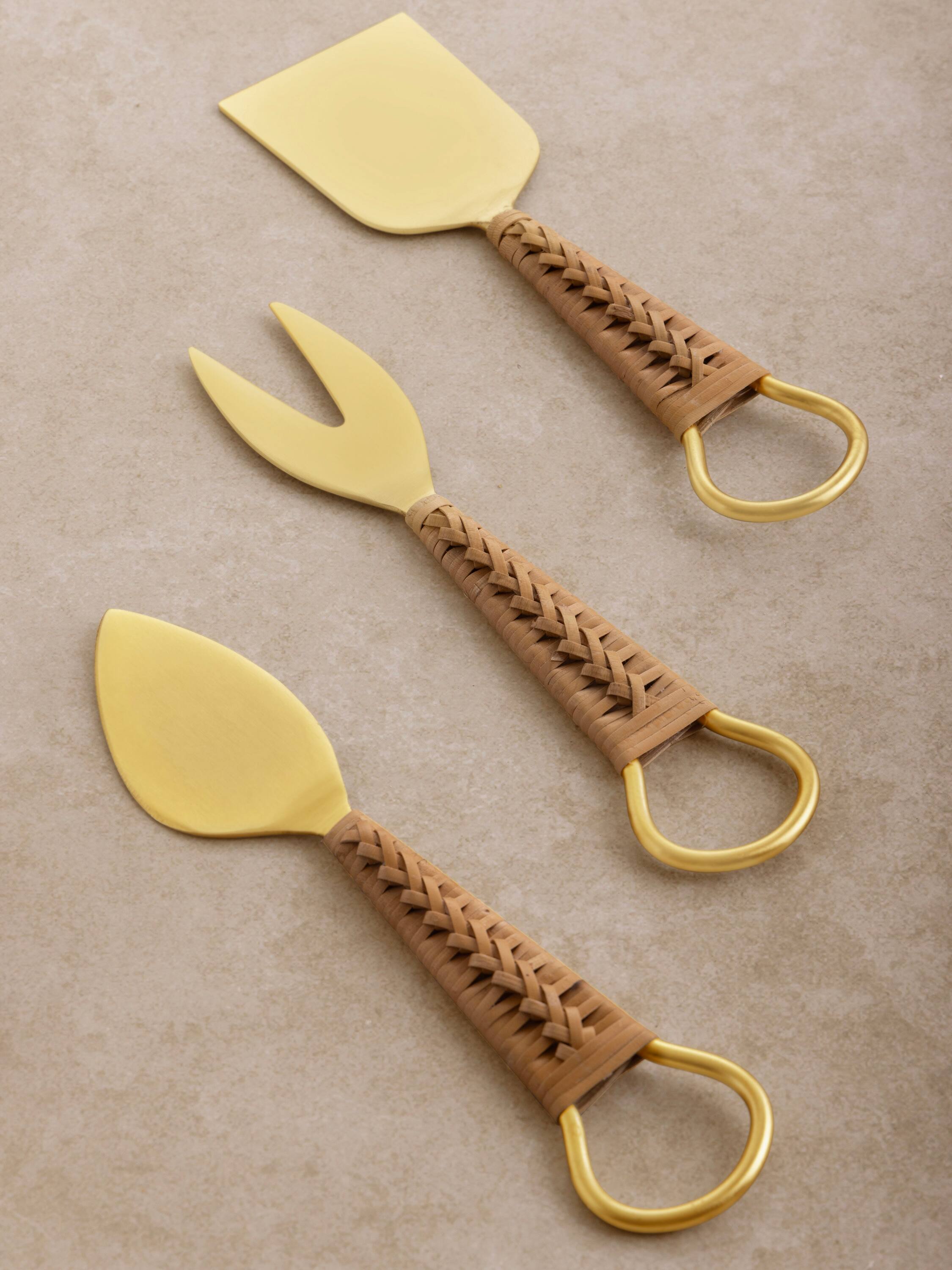 Front. GAURI KOHLI - Helsinki Cheese Knives - Pine brown, matte gold.