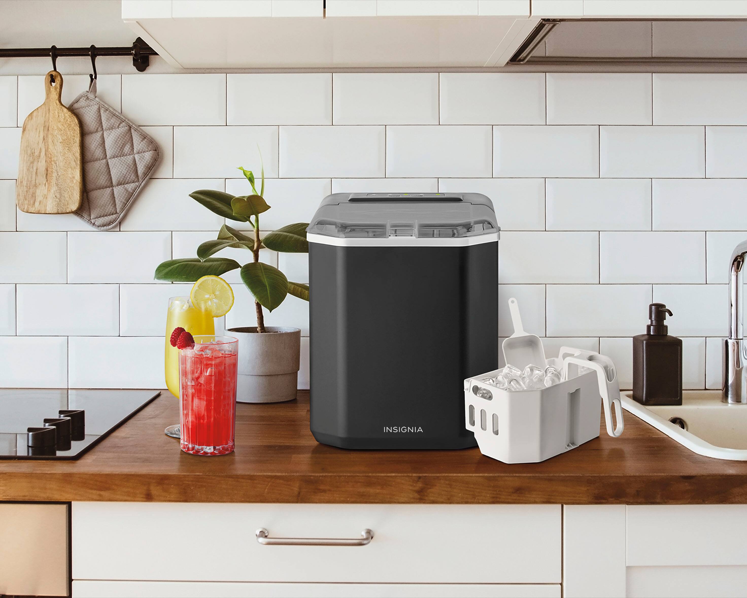 Alt View 1. Insignia™ - 16 lb. Portable Icemaker with Ice Scoop and Scoop Holder - Black.