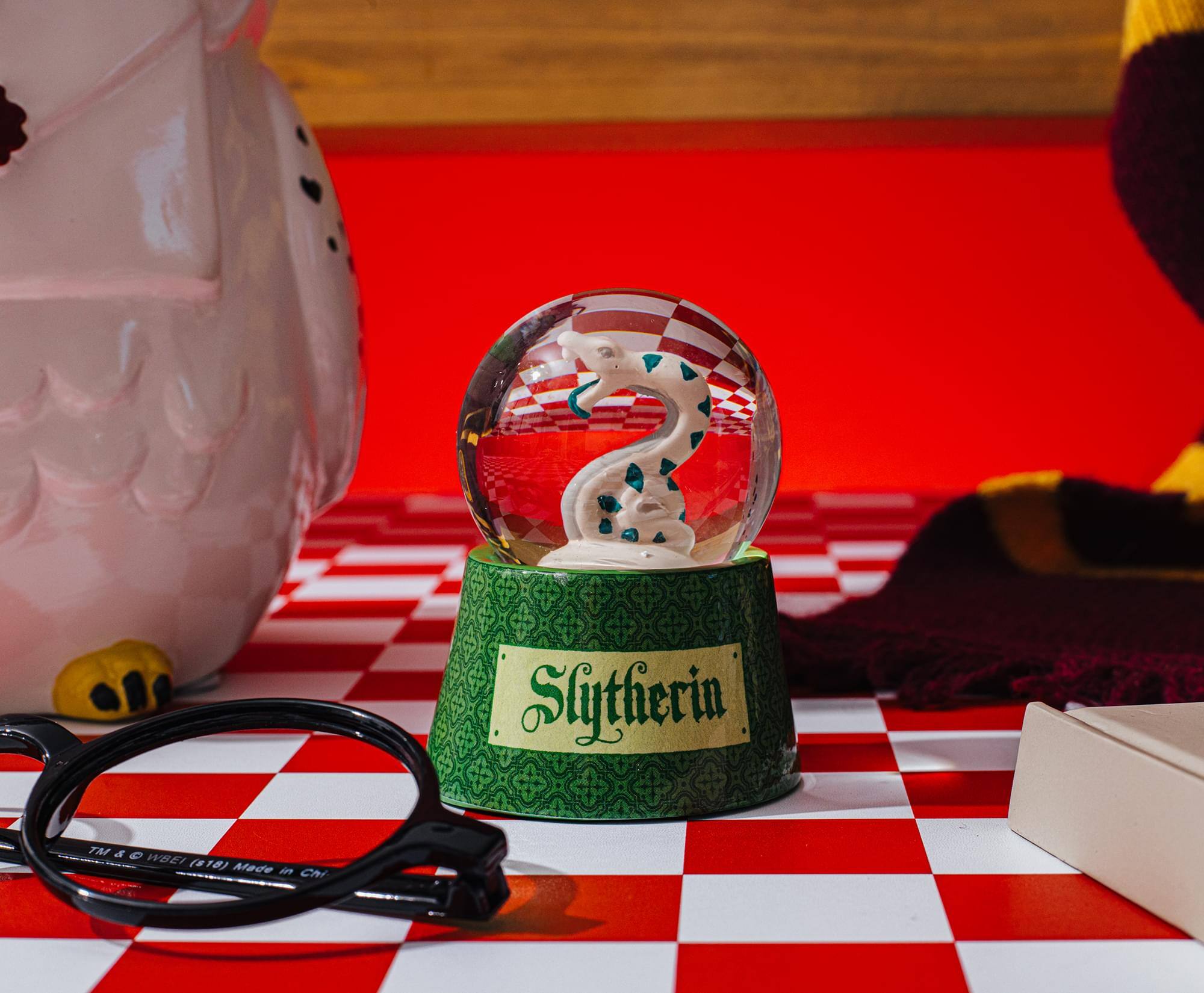 Slytherin

TM & WBIE (818) Made in China