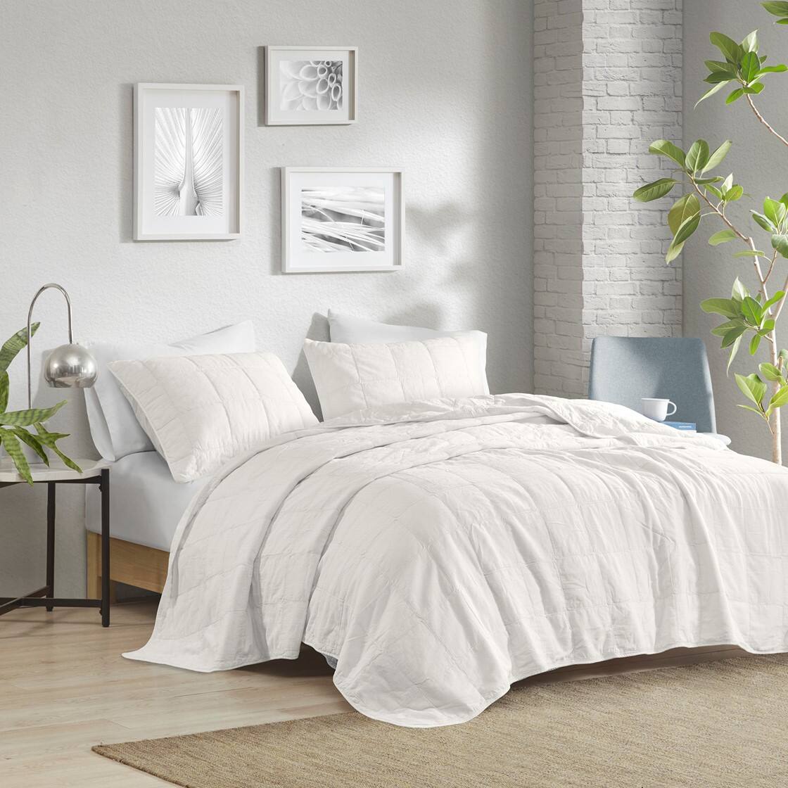 Alt View 3. Gracie Mills - Gracie Mills Griffin 3-Piece Grid Design Cotton Coverlet Set - Soft White.