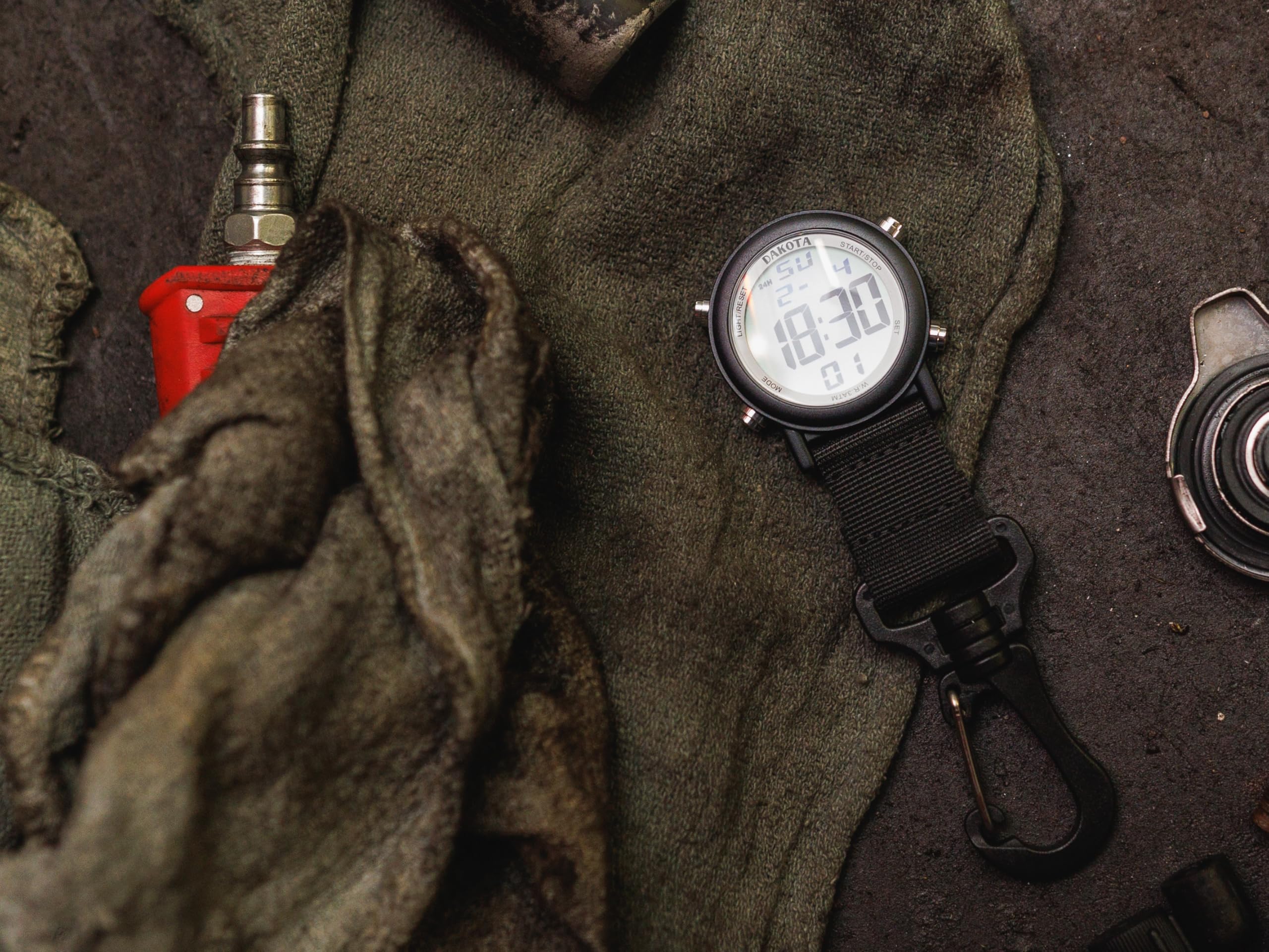 DAKOTA SU NOTEITHATE 4 148 2- CRES 18:30 E 0: i FCW NIVEWM