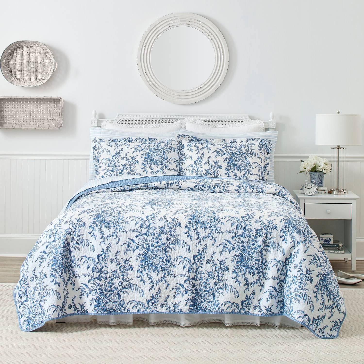 Left. Hivvago - Full/Queen 3 Piece Bed In A Bag Reversible Blue White Floral Cotton Quilt Set - Blue, White.