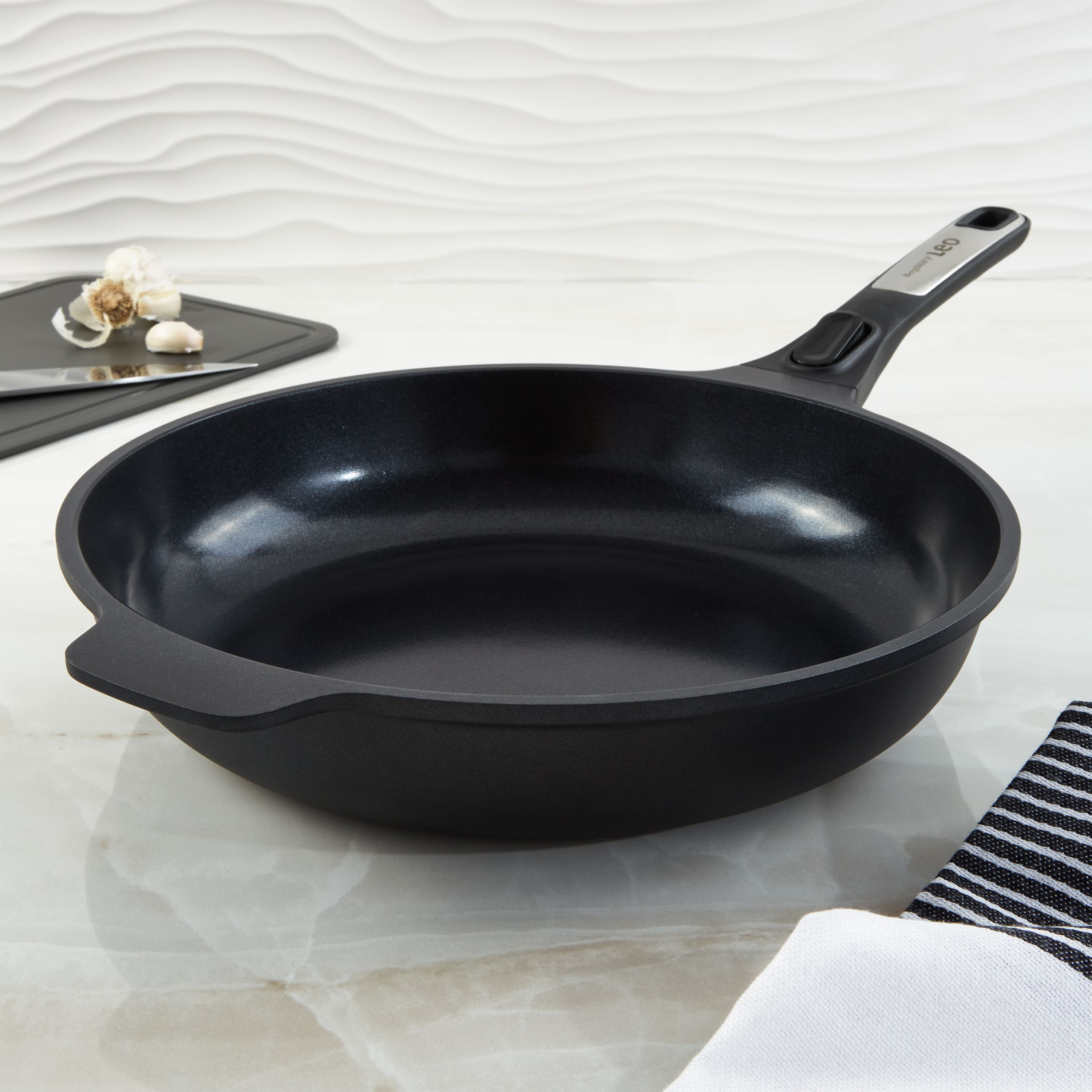 BergHOFF - Leo Phantom Nonstick Ceramic 11" Fry Pan, Recycled - Black