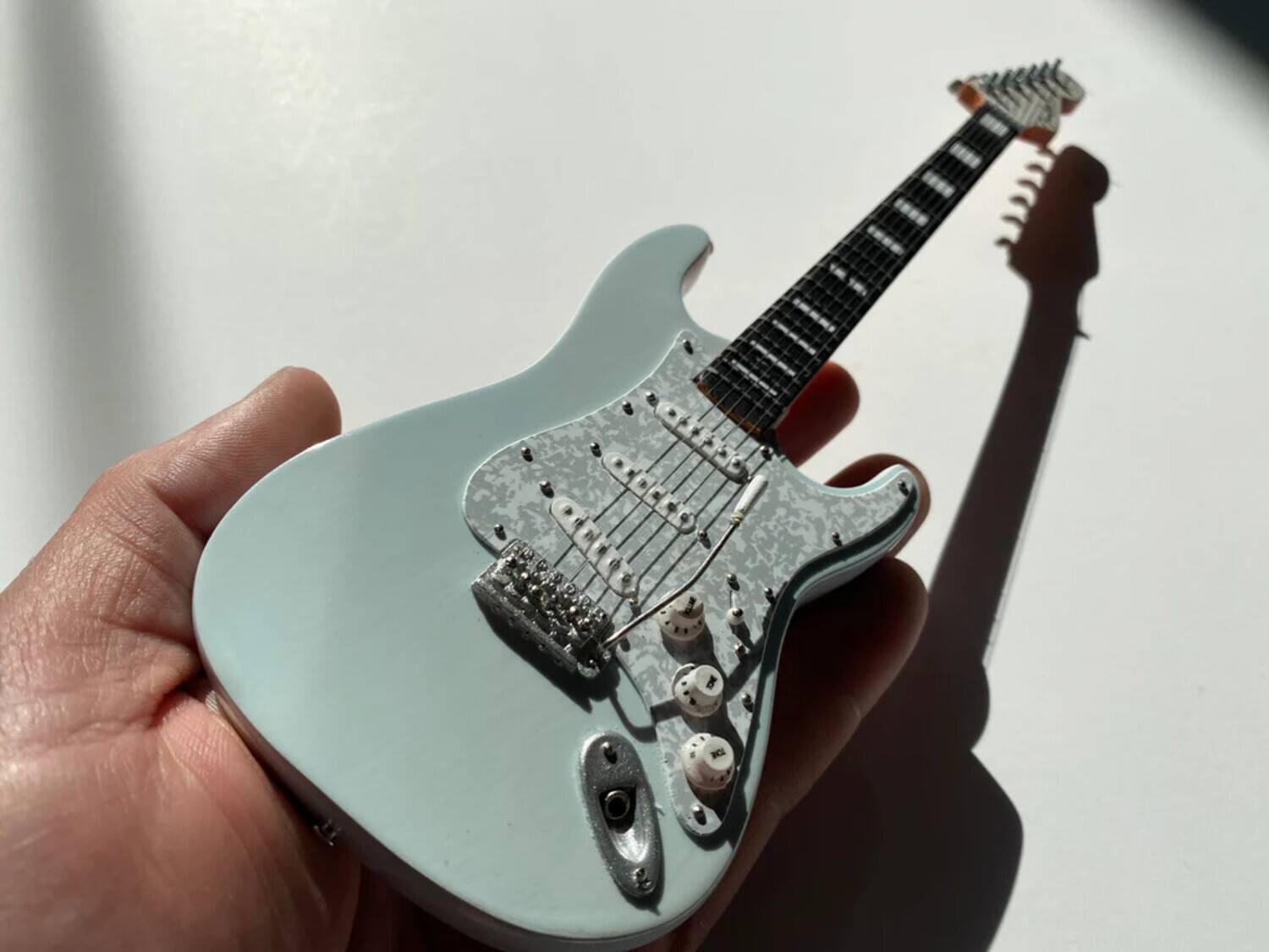 Alt View 4. Axe Heaven - Kenny Wayne Shepherd - Axe Heaven Kenny Wayne Shepherd Fender Stratocaster Transparent Faded Sonic - Collectibles - Multicolor.