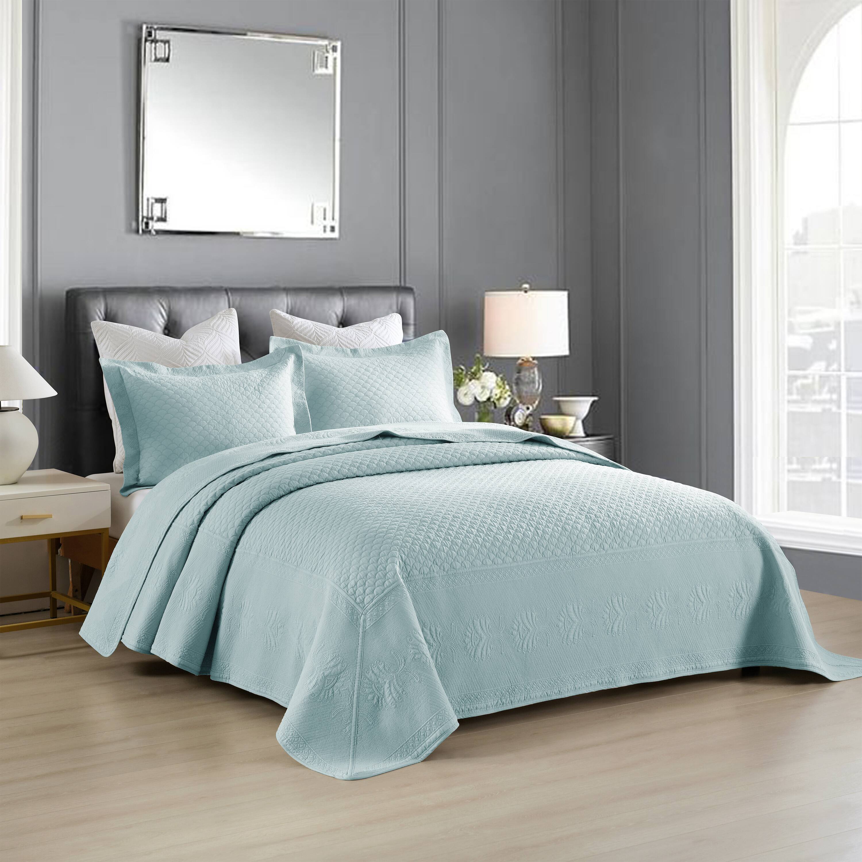 Angle. MarCielo - Marcielo 3 Piece 100% Cotton Oversized Bedspread Lightweight Quilt Set - Mint Green.