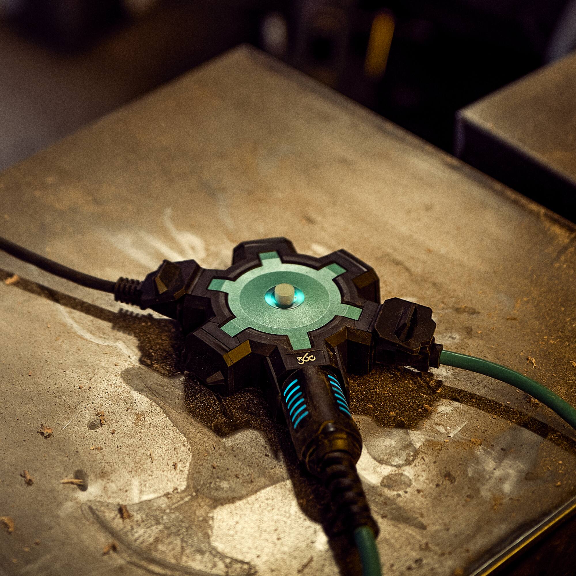 Alt View 7. 360 Electrical - 360 Electrical Grounded 5 outlets Power Hub 1 pk - Aqua/Grey.