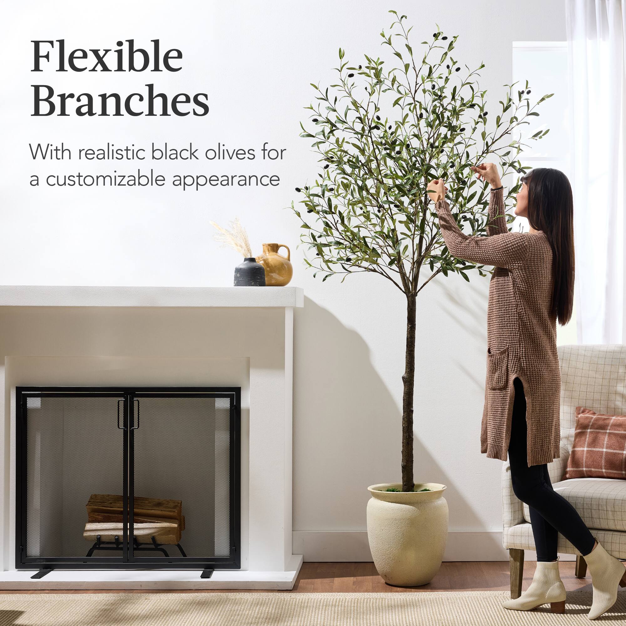 Flexible Branches  
With realistic black olives for a customizable appearance