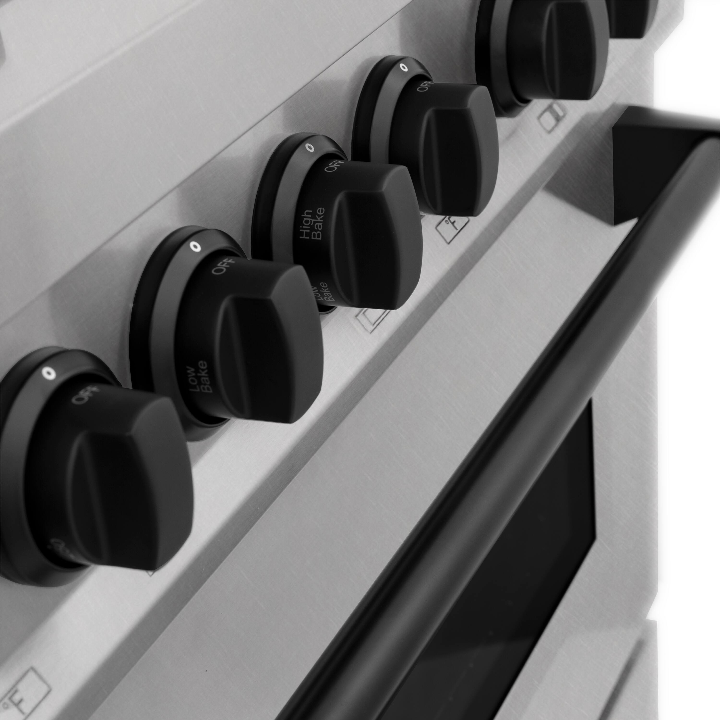 The image shows a close-up of a stove with six knobs, each labeled with a different function. The knobs are labeled with the following text: 0, 1, 2, 3, 4, and 5. The knobs are arranged in a row, with the first knob on the left and the last knob on the right. The image does not provide any information about the functions of the knobs, so it is not possible to group or correct the text you provided.