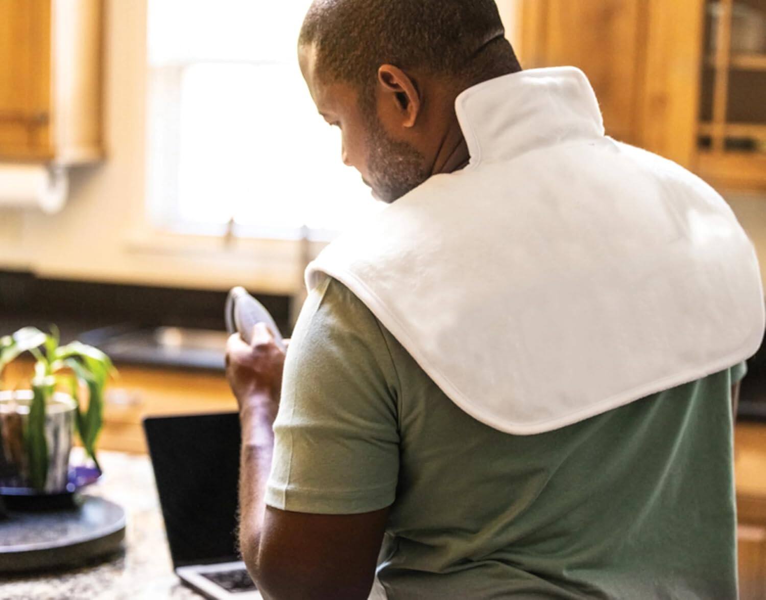 Angle. Thermophore - Thermophore MaxHEAT Neck & Shoulders Moist Heat Therapy Pad.