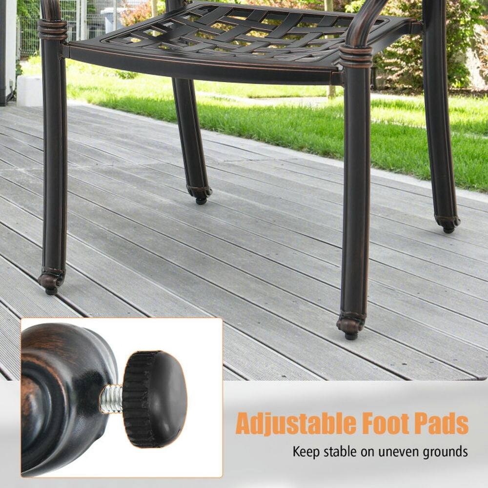 Adjustable Foot Pads  
Keep stable on uneven grounds