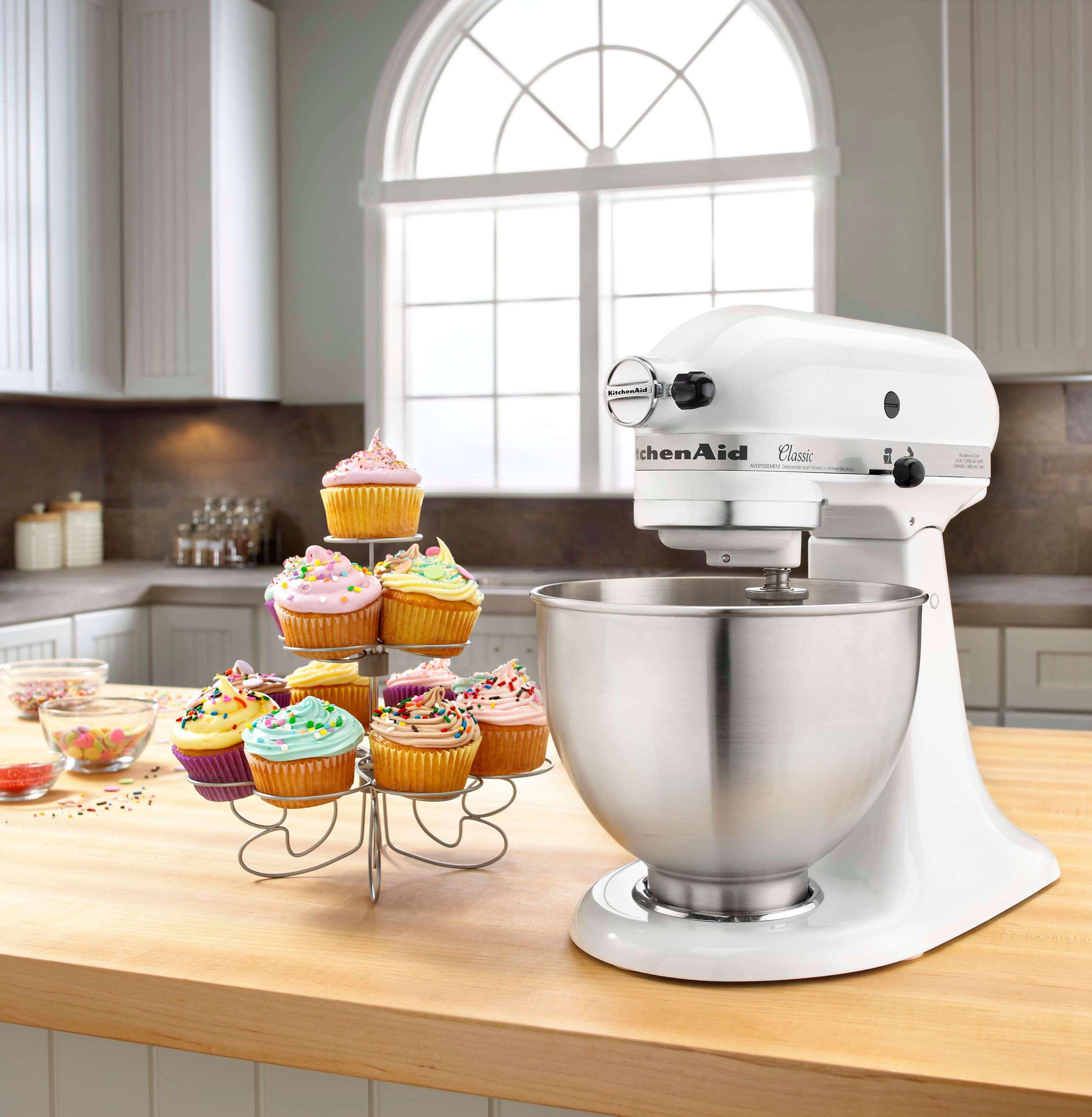 Alt View 1. KitchenAid - Classic Series 4.5 Quart Tilt-Head Stand Mixer - K45SSWH - White.
