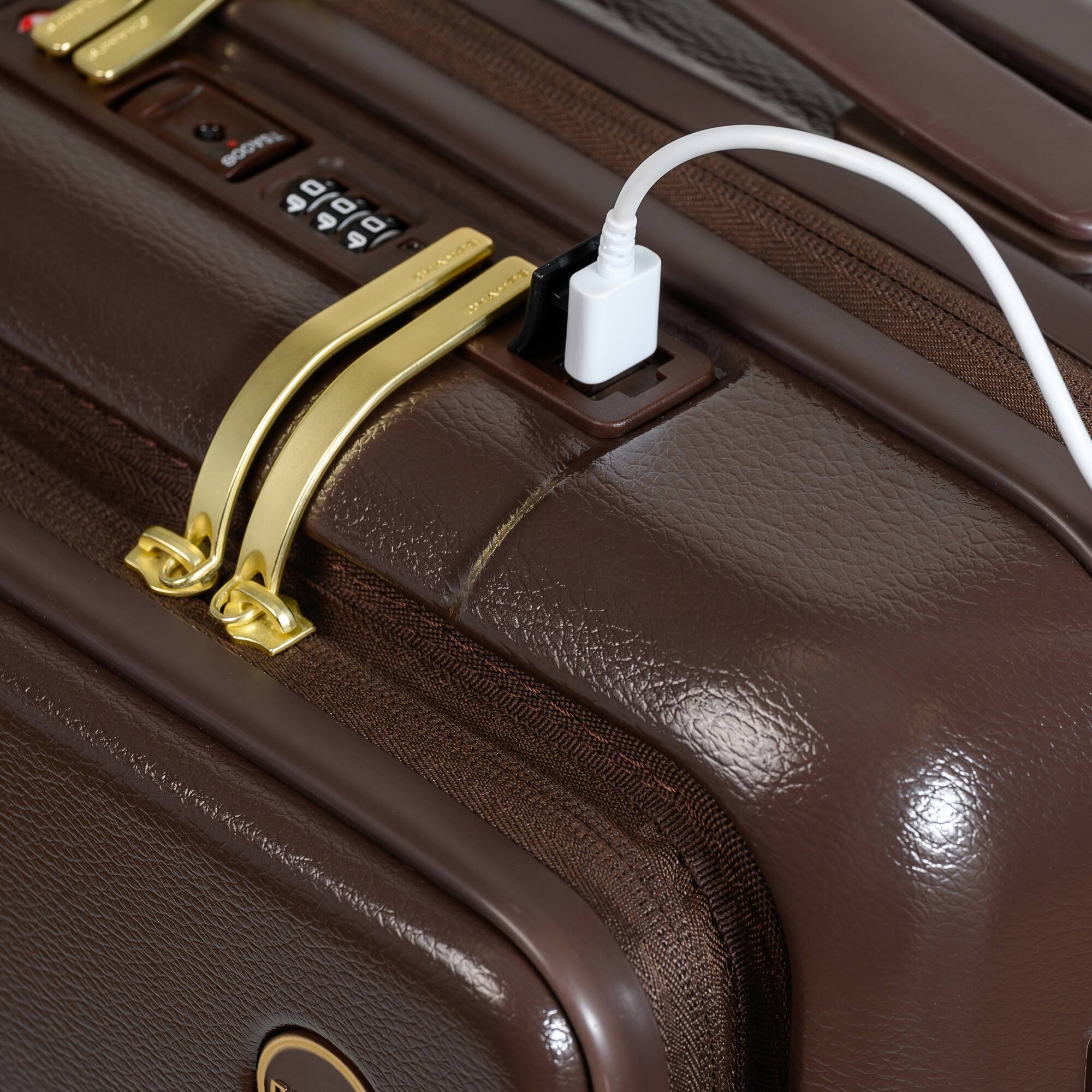 Angle. Champs - Onyx Collection Carry-on Luggage Case - Brown.