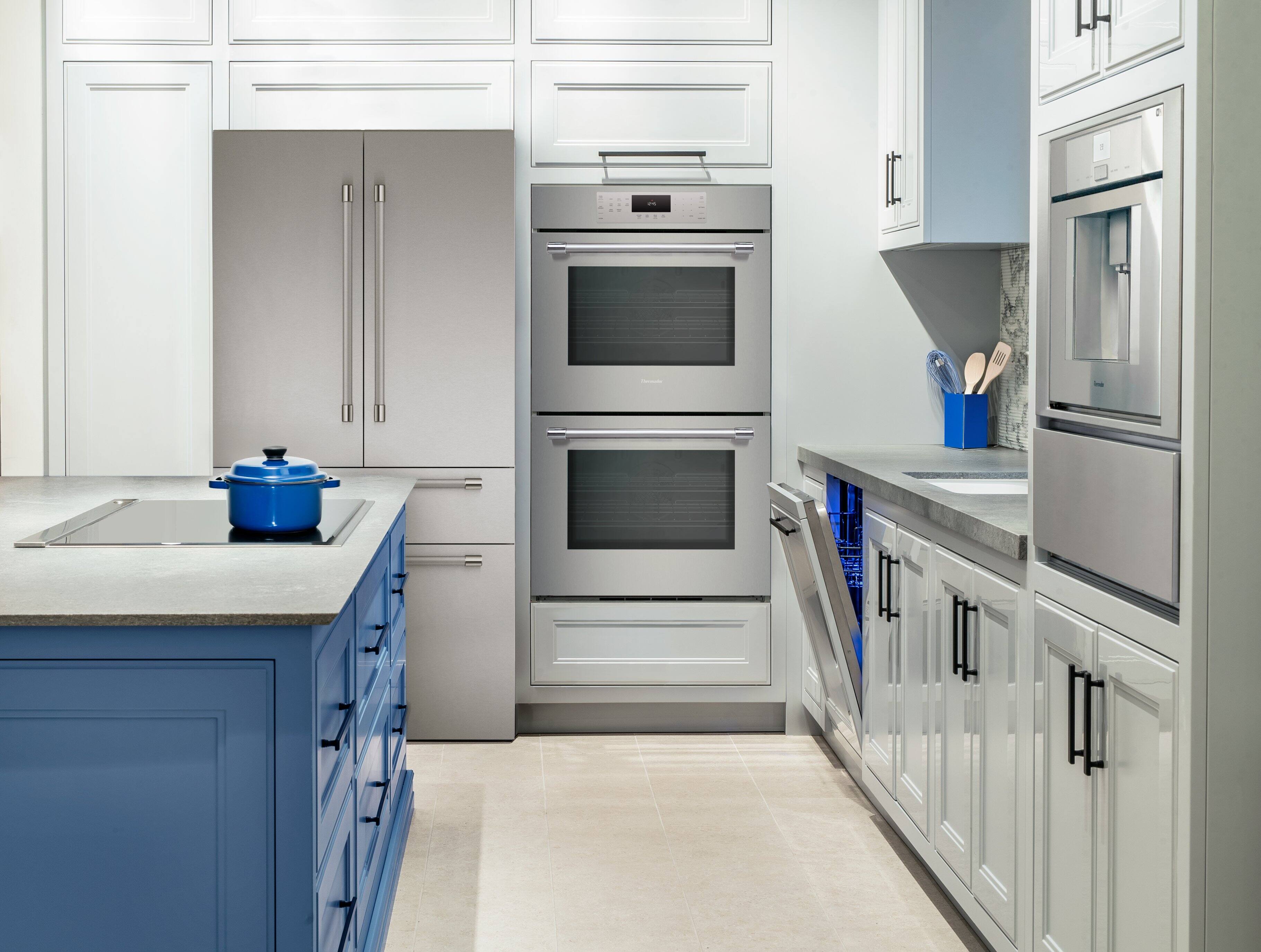 Alt View 7. Thermador - Professional 20.4 cu. Ft. French Door Bottom Freezer Counter-Depth Smart Refrigerator with ThermaFresh - Stainless Steel.