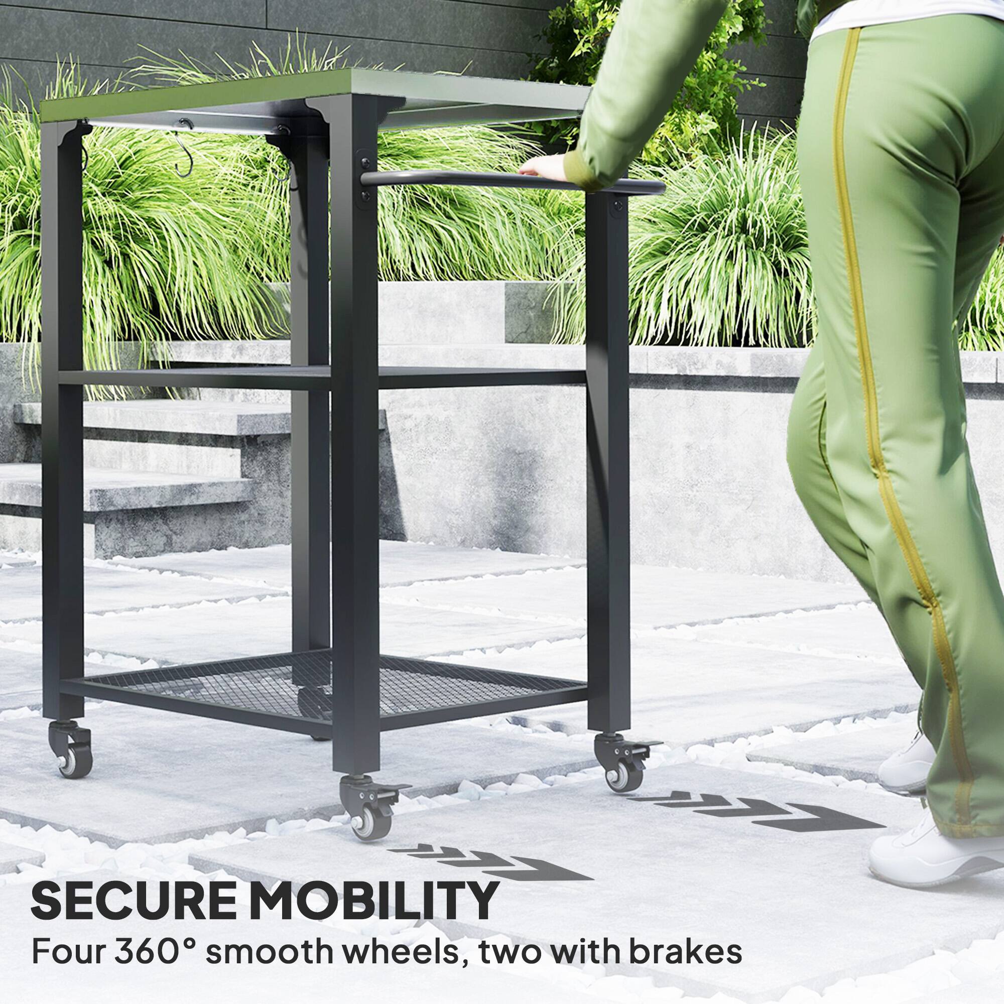 SECURE MOBILITY  
Four 360° smooth wheels, two with brakes
