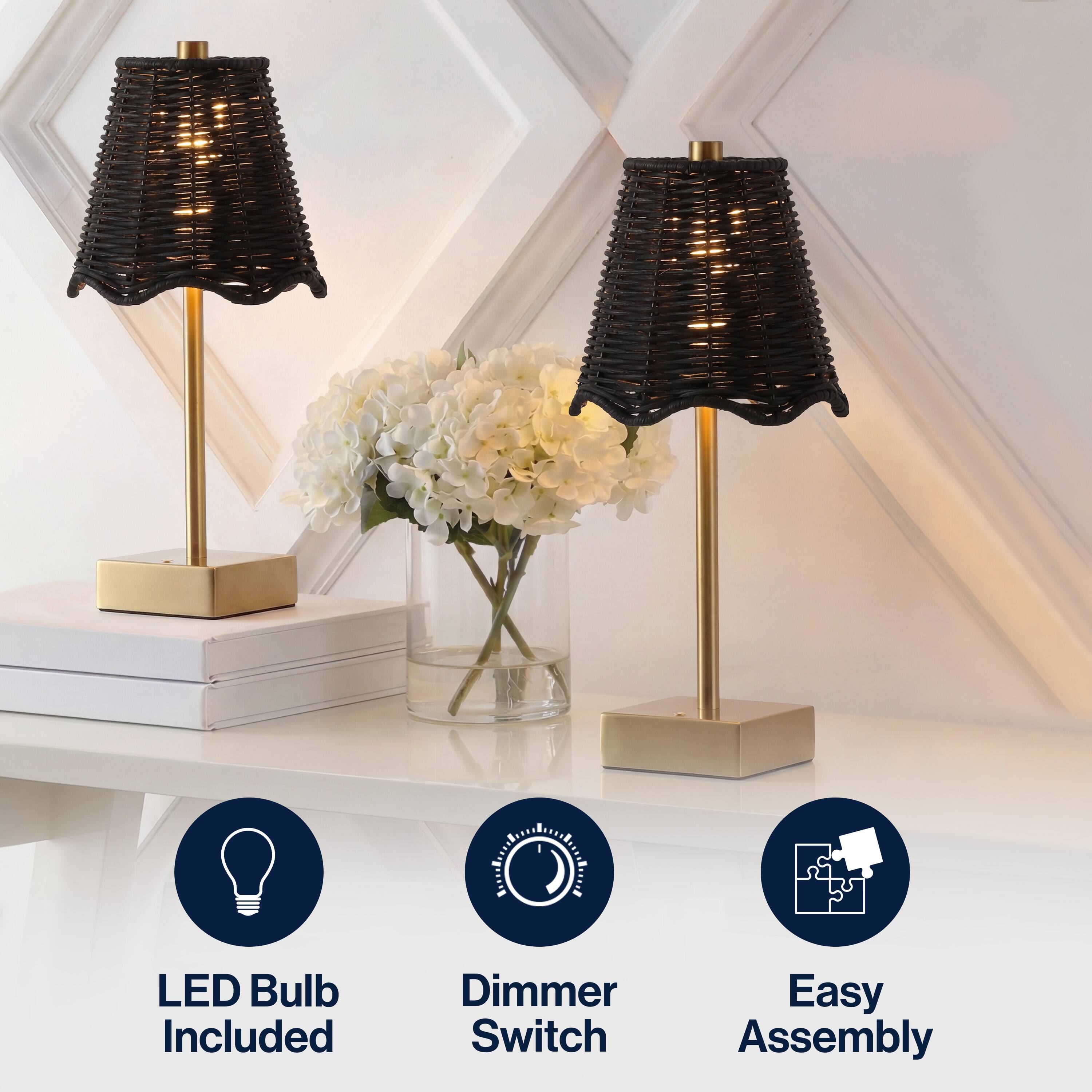 LED Bulb Included  
Dimmer Switch  
Easy Assembly
