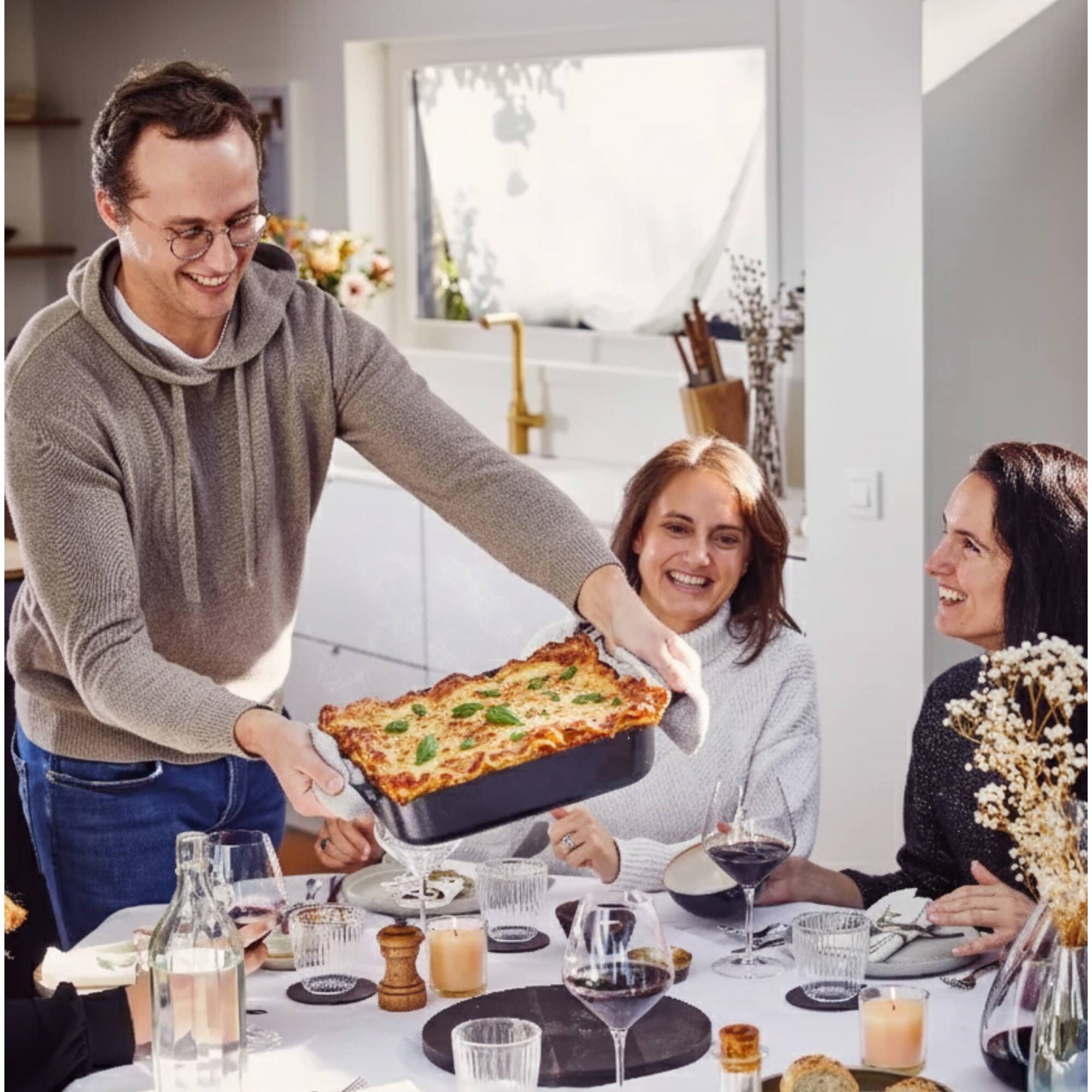 Angle. Alva - Alva Nori Enameled Cast Iron Roasting Pan 12x8" - Oven Safe and Toxin-Free Cookware - Black.