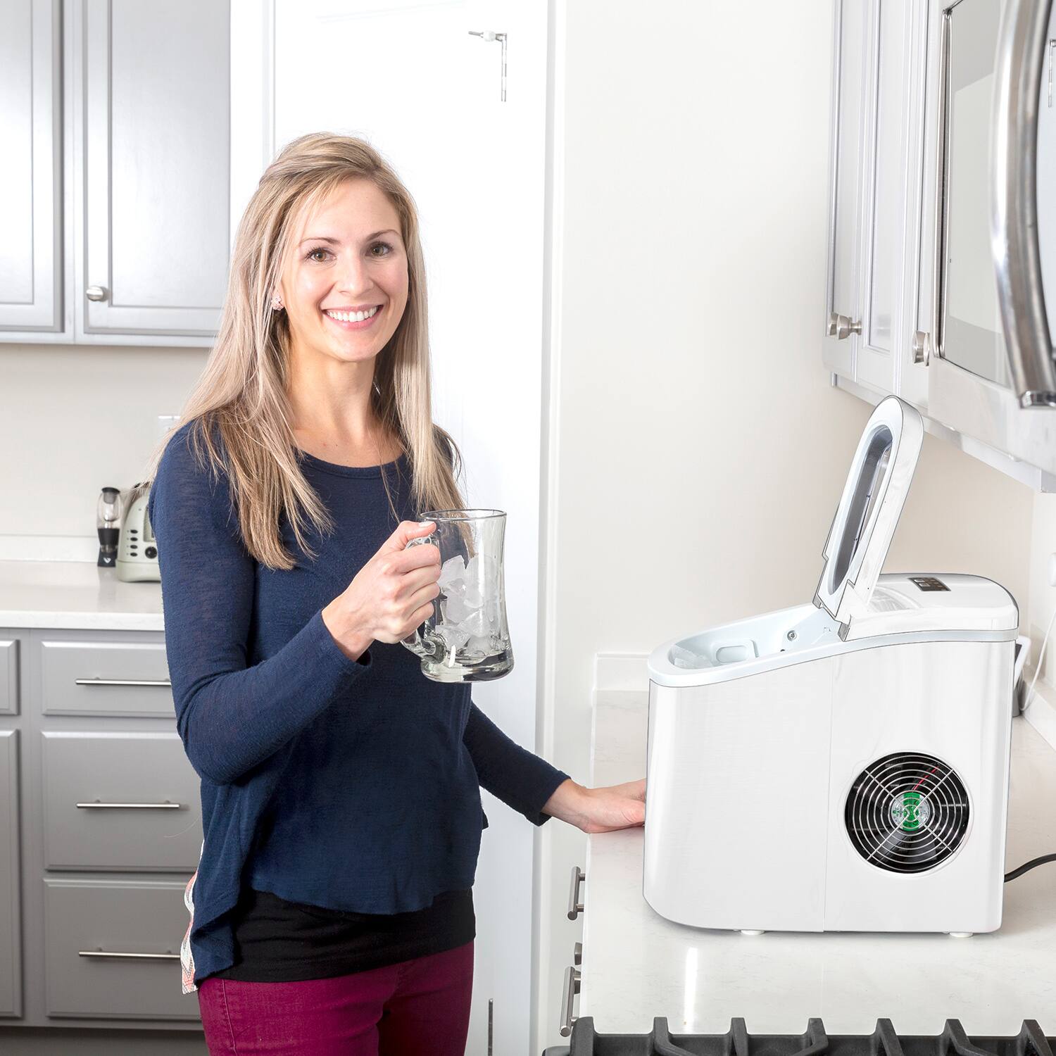 Alt View 1. Deco Chef - Compact Electric Ice Maker IMWHT - White.